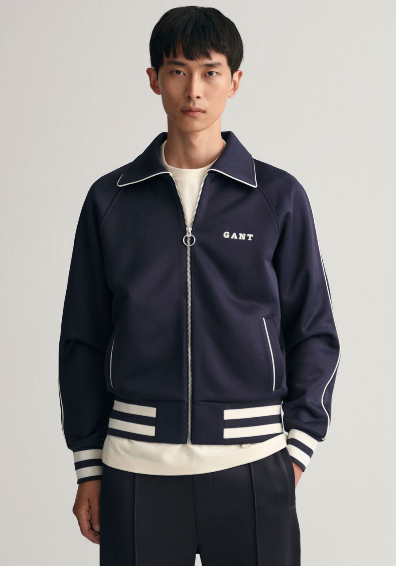 Gant Sweatjacke »D2. SAILING COLLAR TRACKJACKET«, mit modischen Streifen- und... kaufen