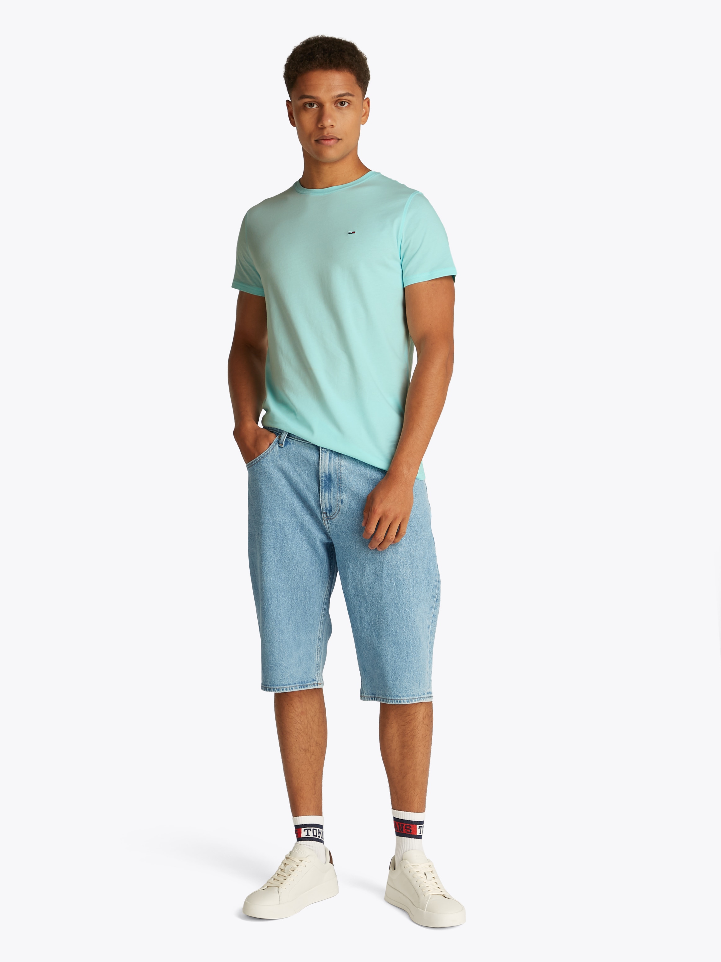 Tommy Jeans T-Shirt »TJM ESSENTIAL SOLID TEE«, mit Rundhalsausschnitt und dezenter Logo-Flag