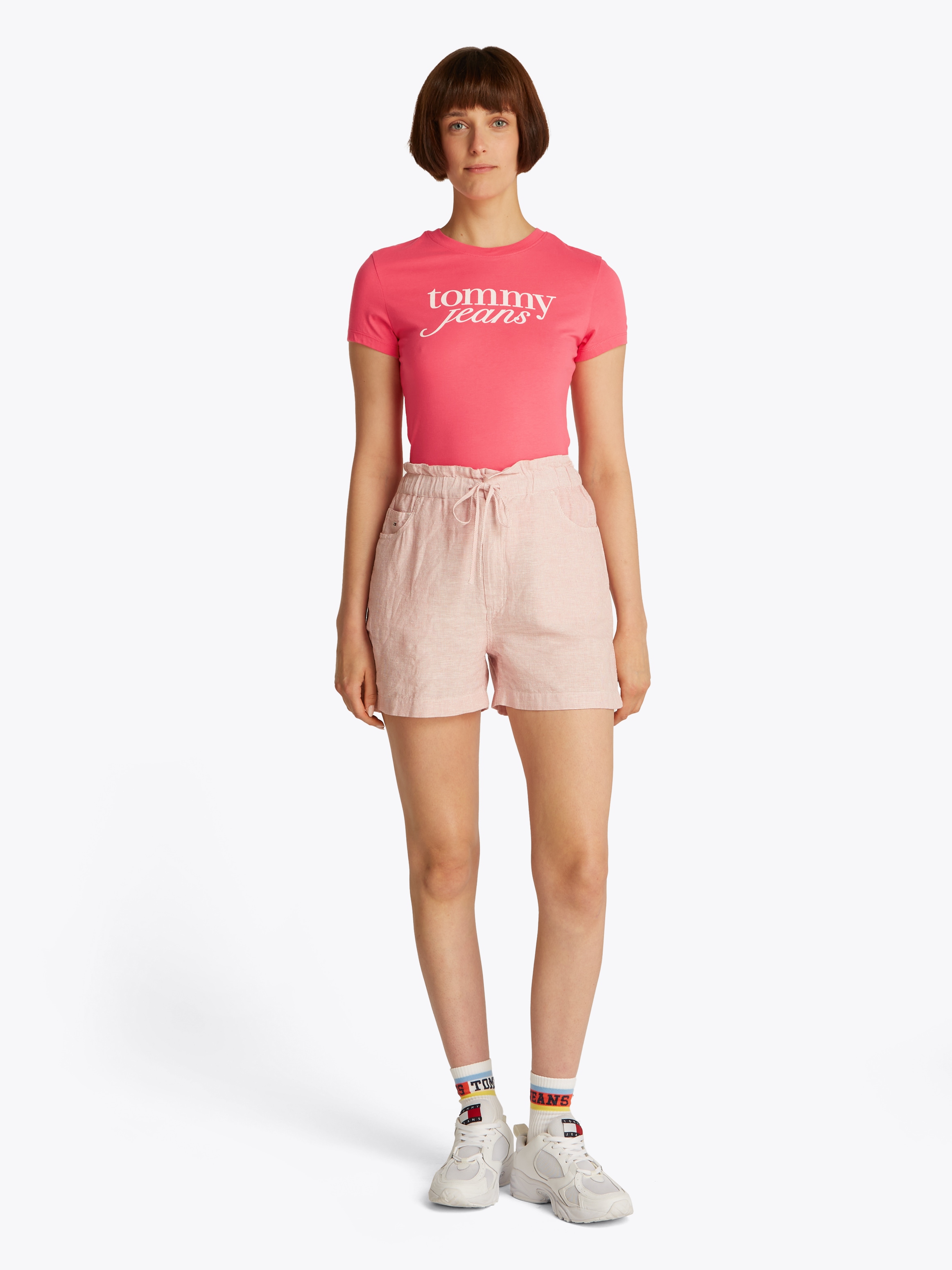 Tommy Jeans Curve Rundhalsshirt »Shirt TJW SLIM ESSENTIAL«, in Grossen Grössen, Logo-Print auf Brusthöhe, mit Logostickerei