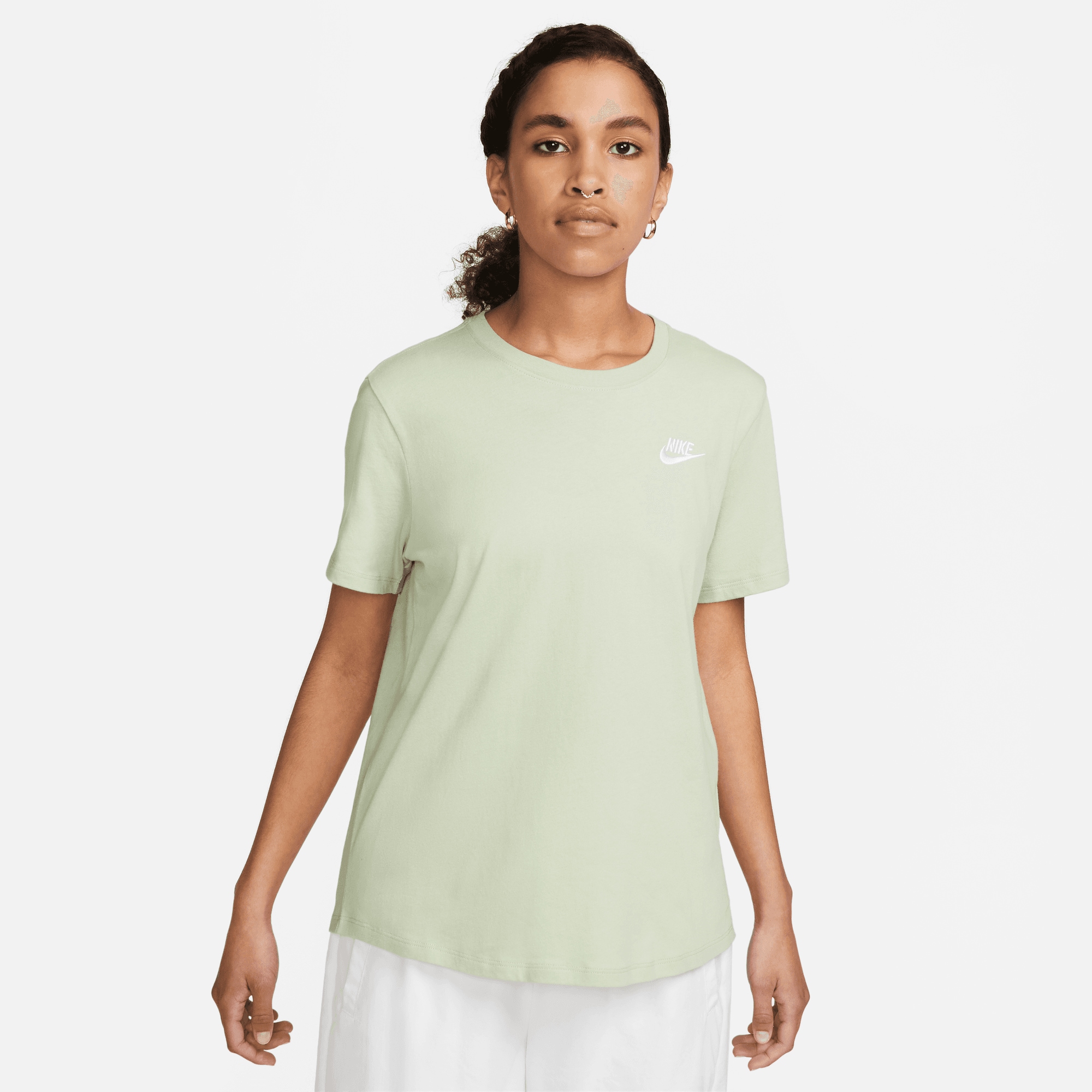 Nike Sportswear T-Shirt »CLUB ESSENTIALS WOMEN\'S T-SHIRT« kaufen online Schweiz bei Jelmoli-Versand