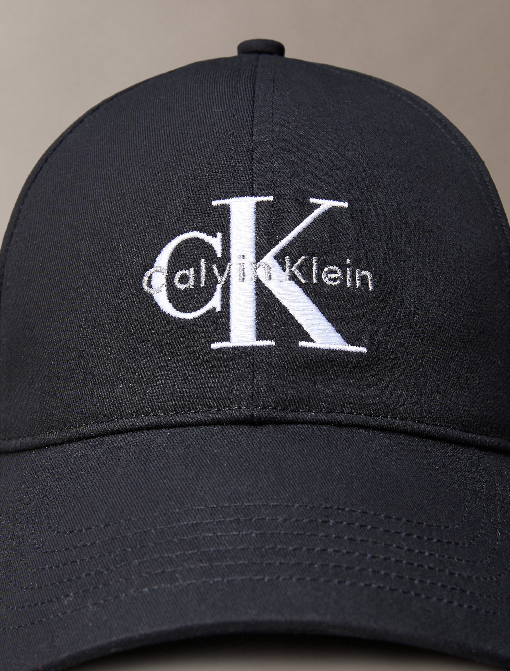 Calvin Klein Jeans Baseball Cap »MONOLOGO EMBROIDERY BASEBALL HAT«, Mit festem Schirm