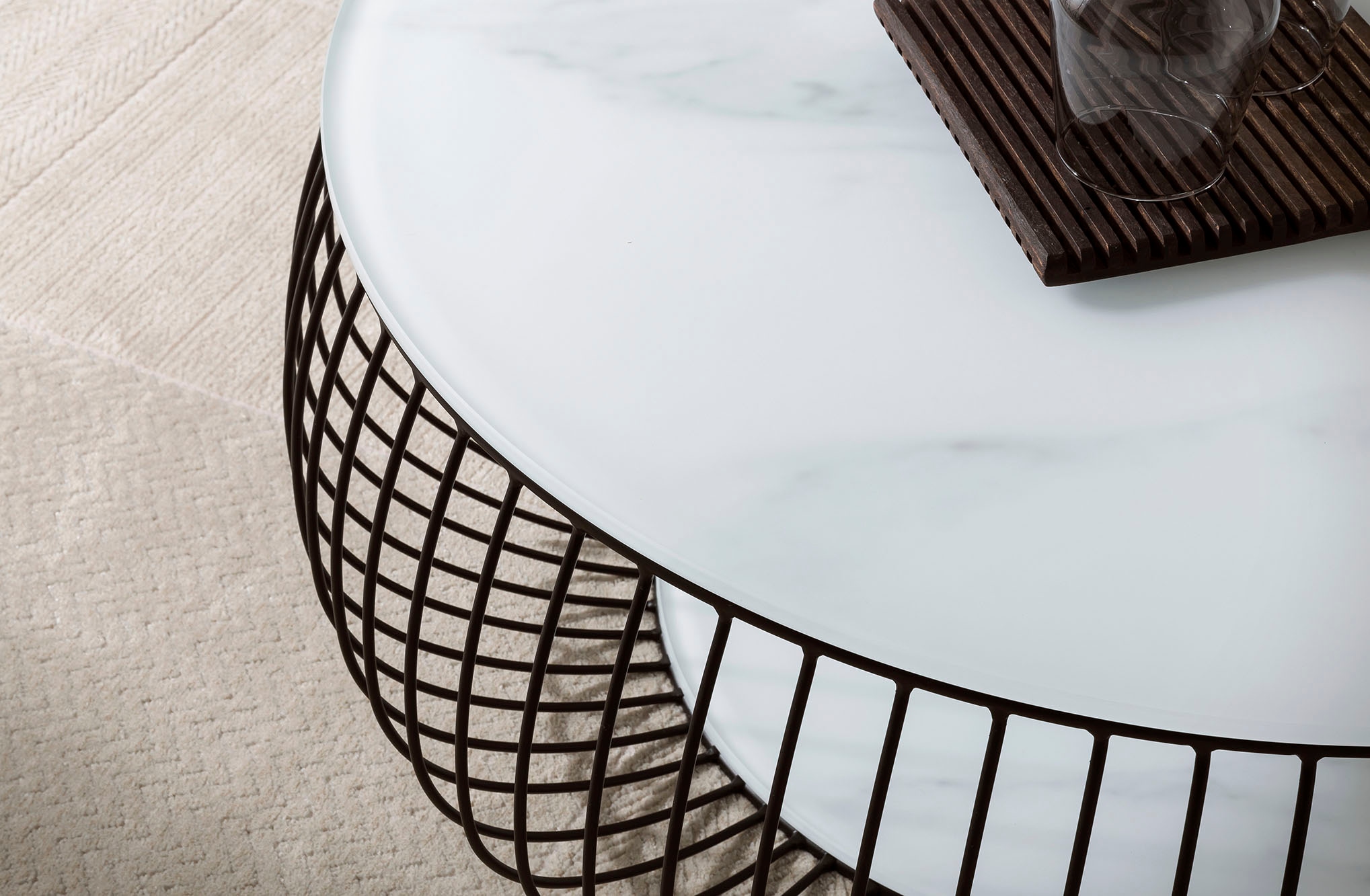 SalesFever Couchtisch »Couchtisch im minimalistischen Stil«, 10 mm starke Klarglasplatte mit Marmordruck