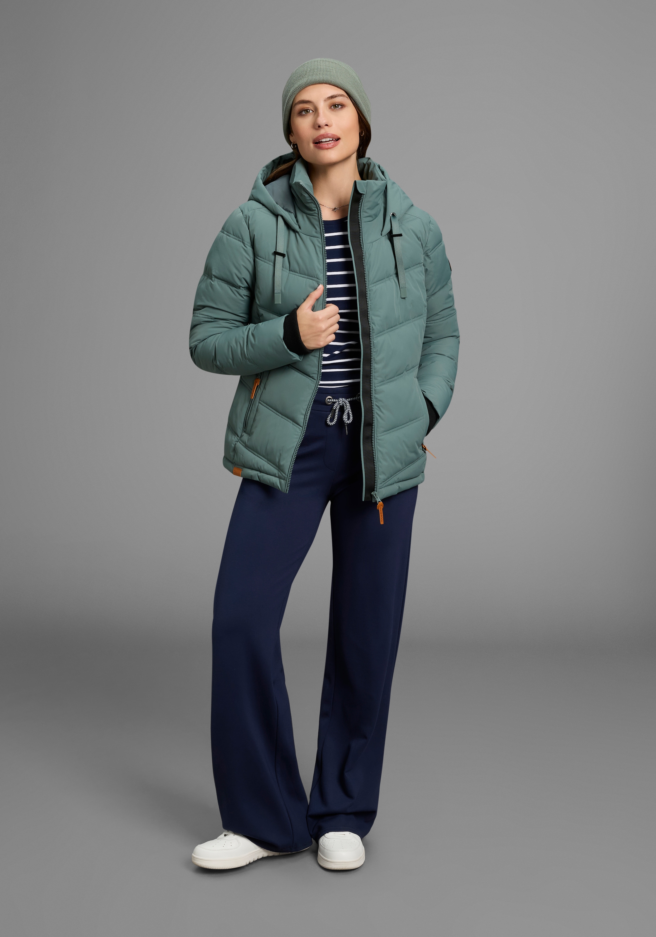 KangaROOS Winterjacke, mit Kapuze, mit Kapuze und Kordelzug, Reissverschlusstaschen und Innentasche