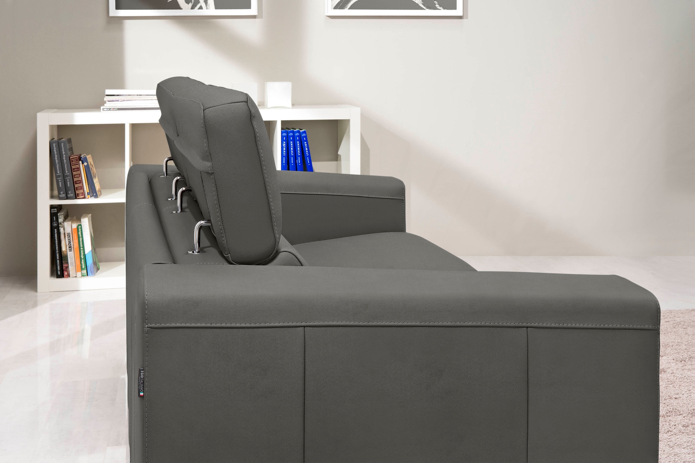 Egoitaliano Schlafsofa »Cabiria, Design und super Sitz- und Liegekomfort«, Sofa inkl. Schlaffunktion, Kopfteile verstellbar, mit Metallfüssen