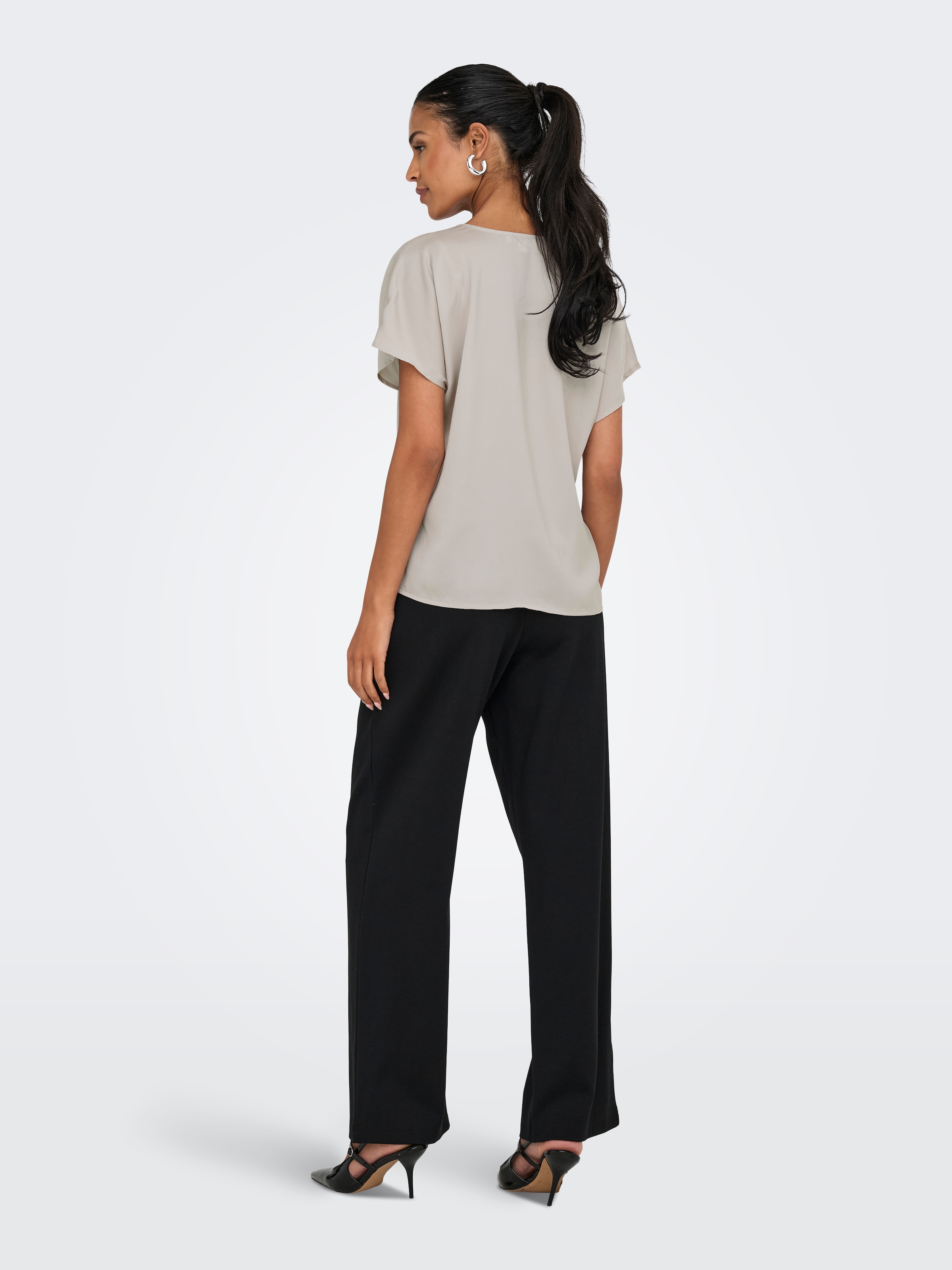 ONLY V-Shirt »ONLLUCY LIFE SS V-NECK TOP WVN«