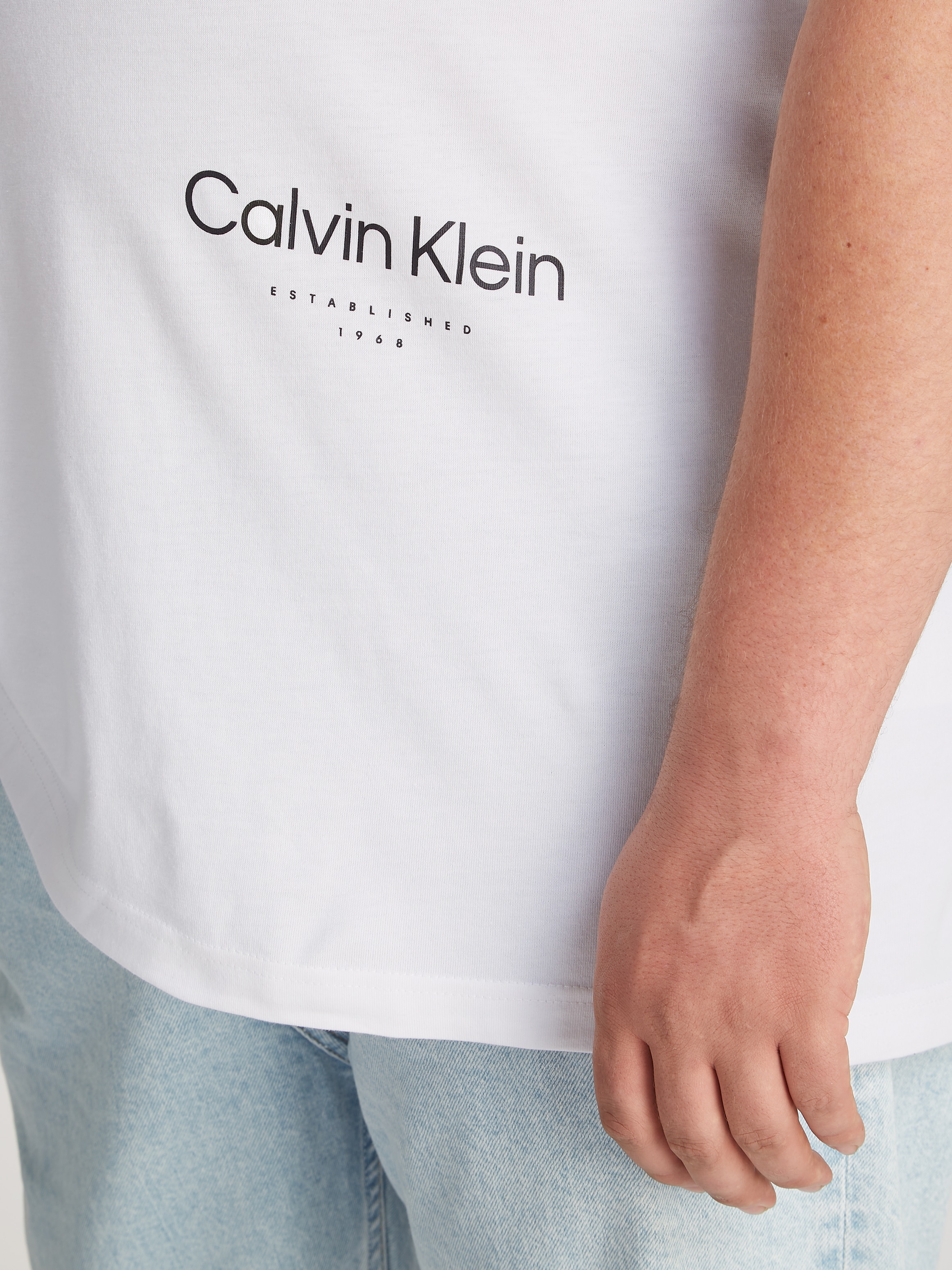 Calvin Klein Big&Tall T-Shirt »BT_OFF PLACEMENT LOGO T-SHIRT«, in grossen Grössen mit Markenlabel