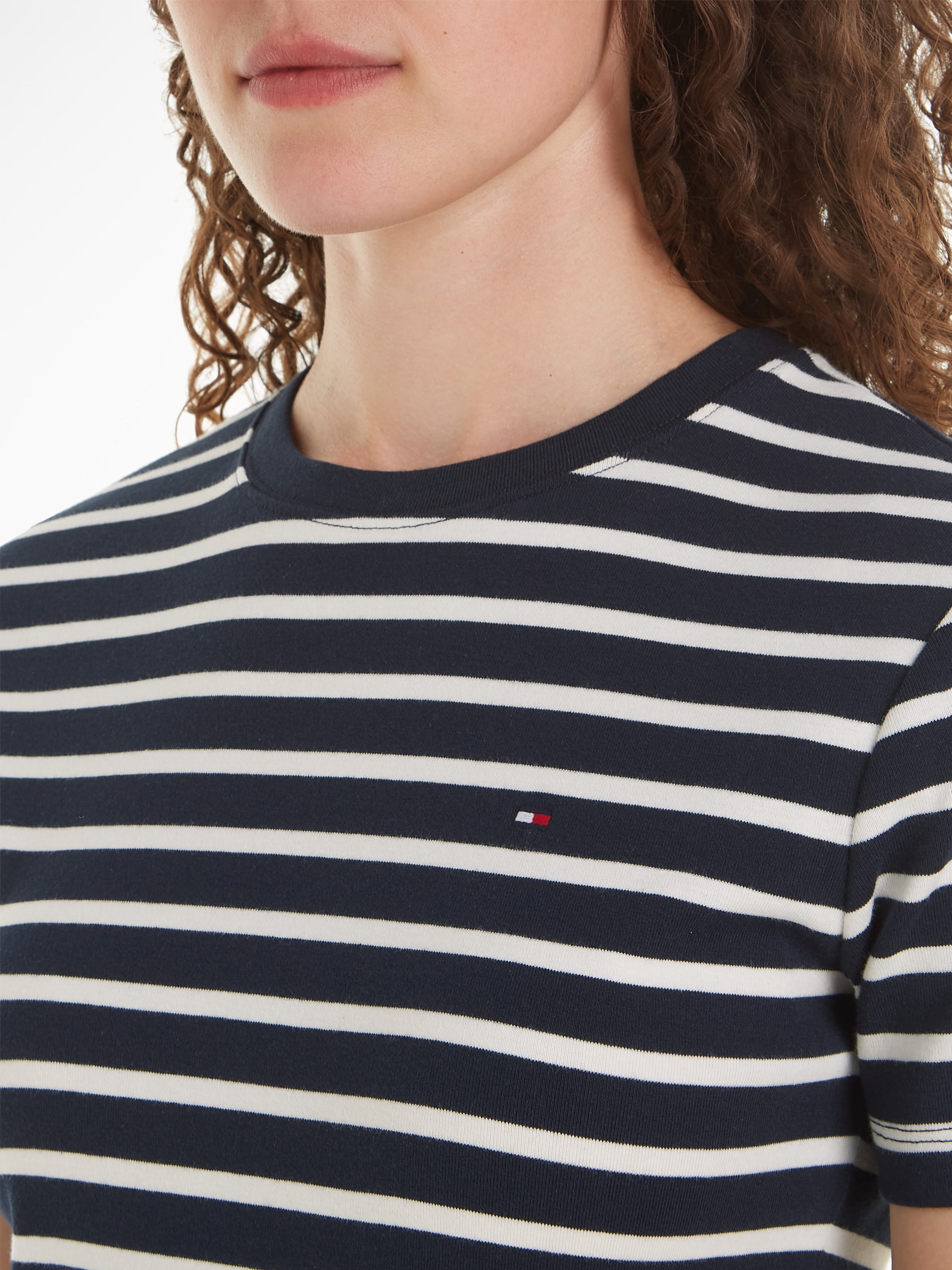 Tommy Hilfiger T-Shirt »SLIM CODY C-NK SS«, mit Logostickerei