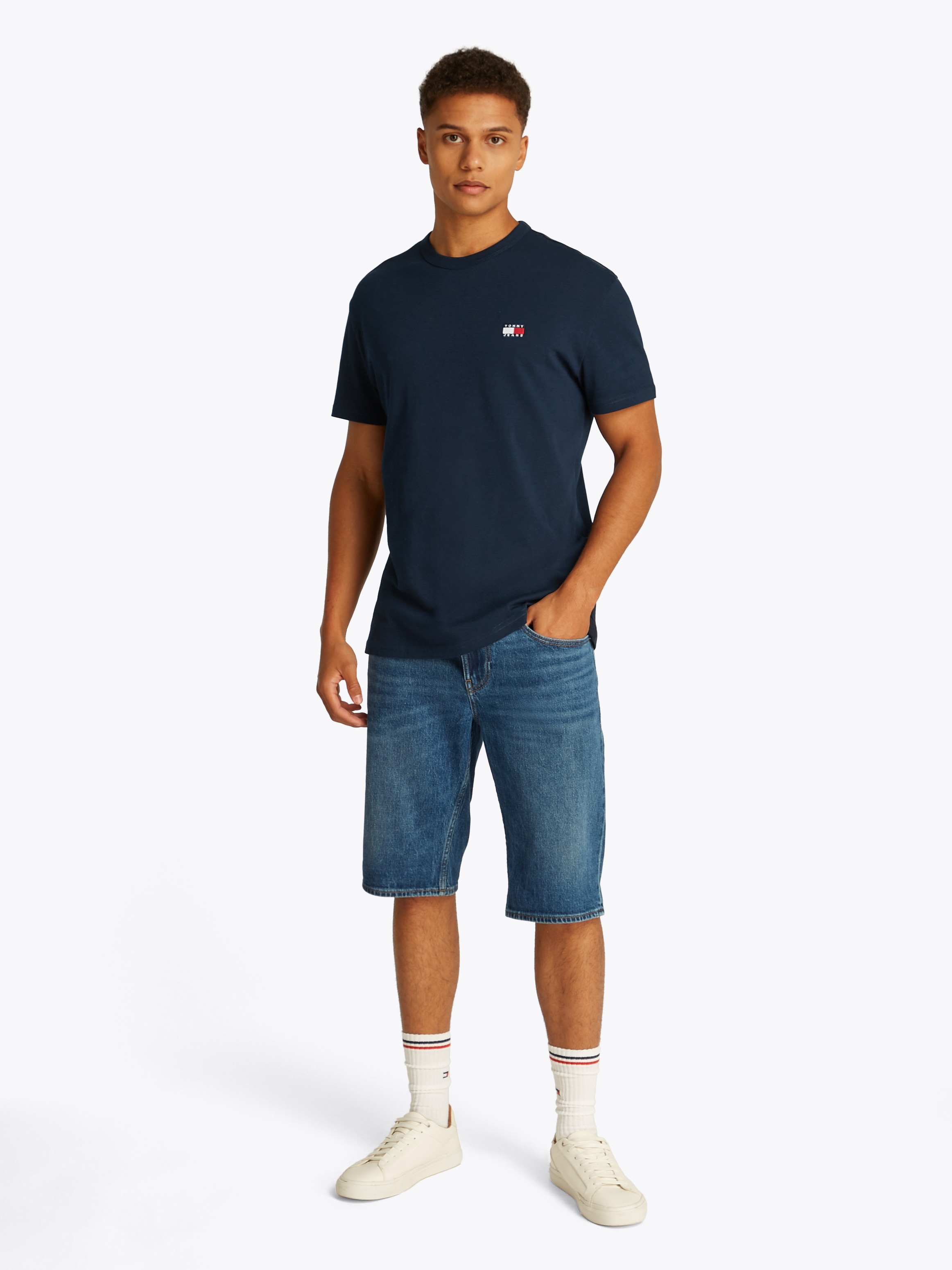 Tommy Jeans T-Shirt »TJM REG BADGE TEE EXT«, mit Logostickerei