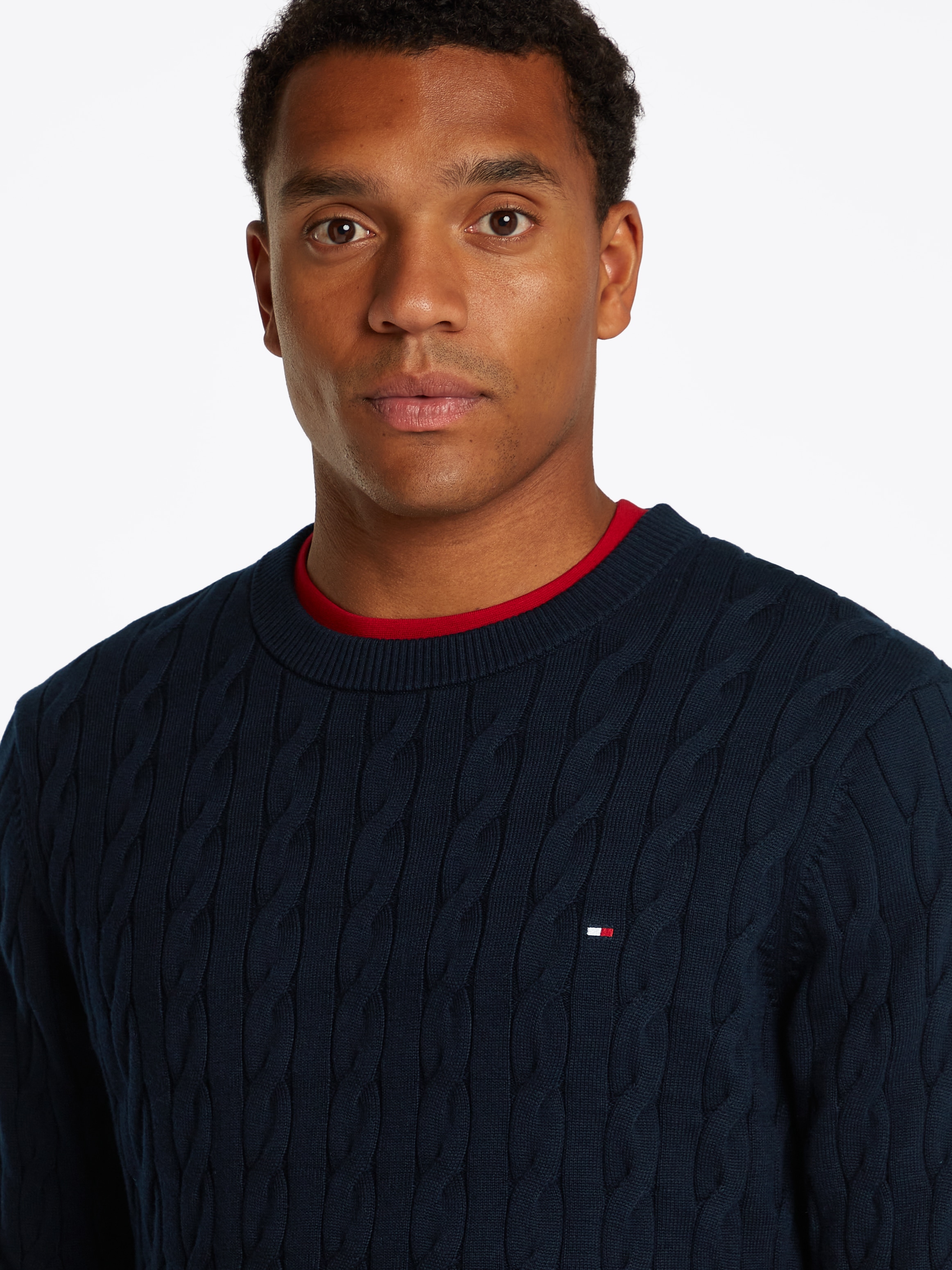 Tommy Hilfiger Strickpullover »CLASSIC CABLE CREW NECK mit Strukturstrick und Flaglabel«, unifarben, casual, regular fit, Baumwolle, Rundhals