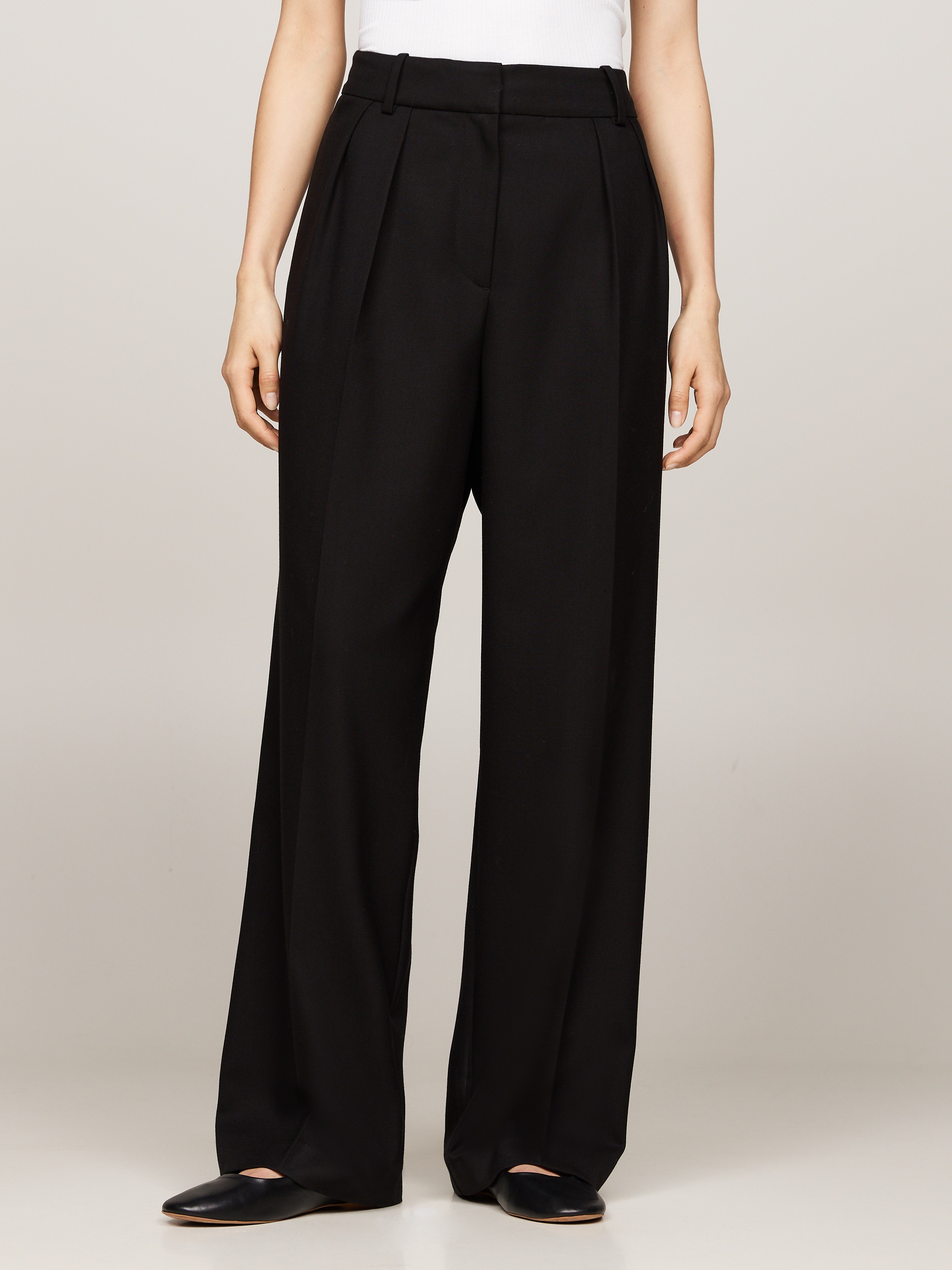 Tommy Hilfiger Webhose »MD CORE RELAXED STRAIGHT PANT« mit Logostickerei auf der Rückseite