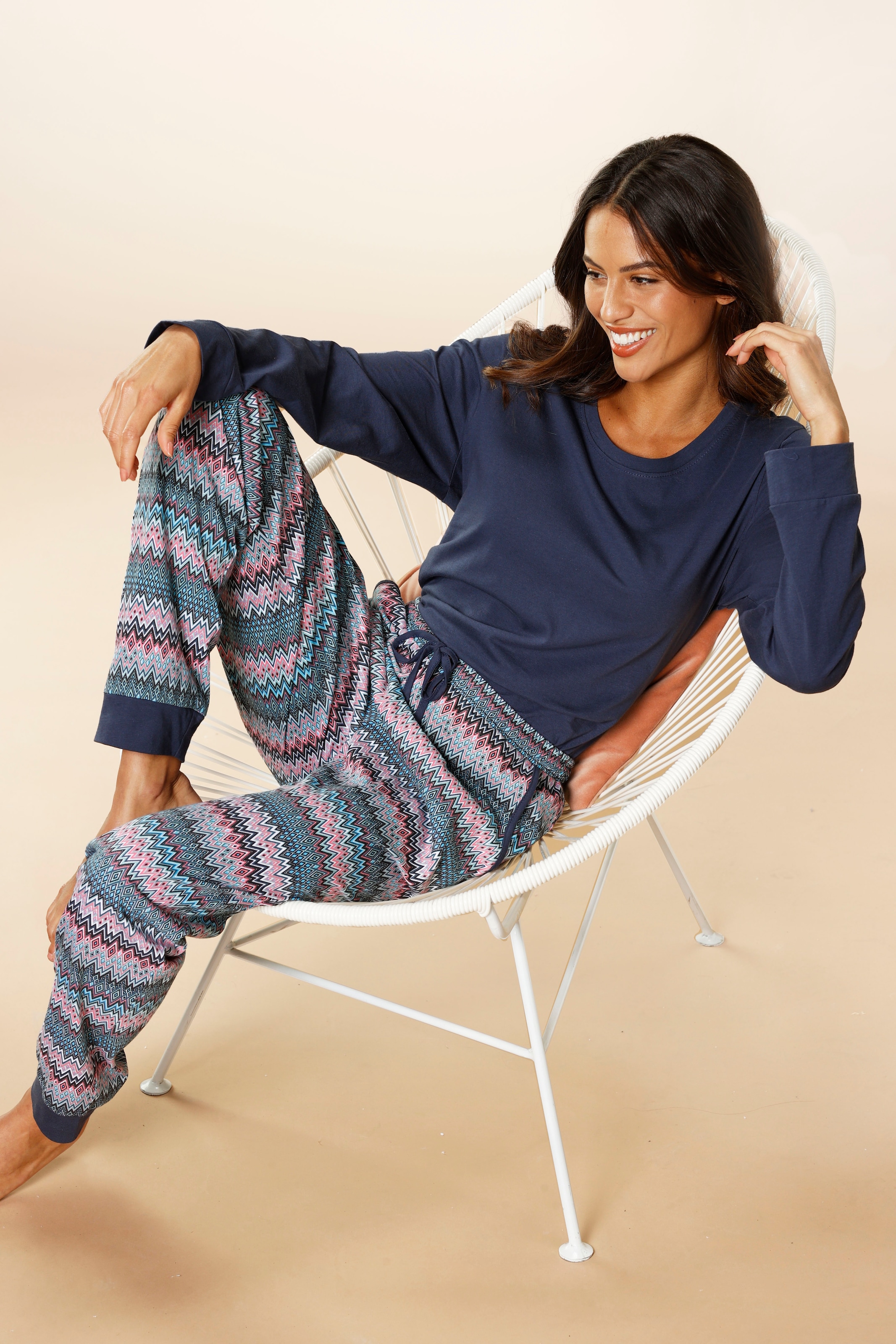 Vivance Dreams Pyjama, (2 tlg., 1 Stück), mit buntem Zick-Zack-Muster  online kaufen bei Jelmoli-Versand Schweiz