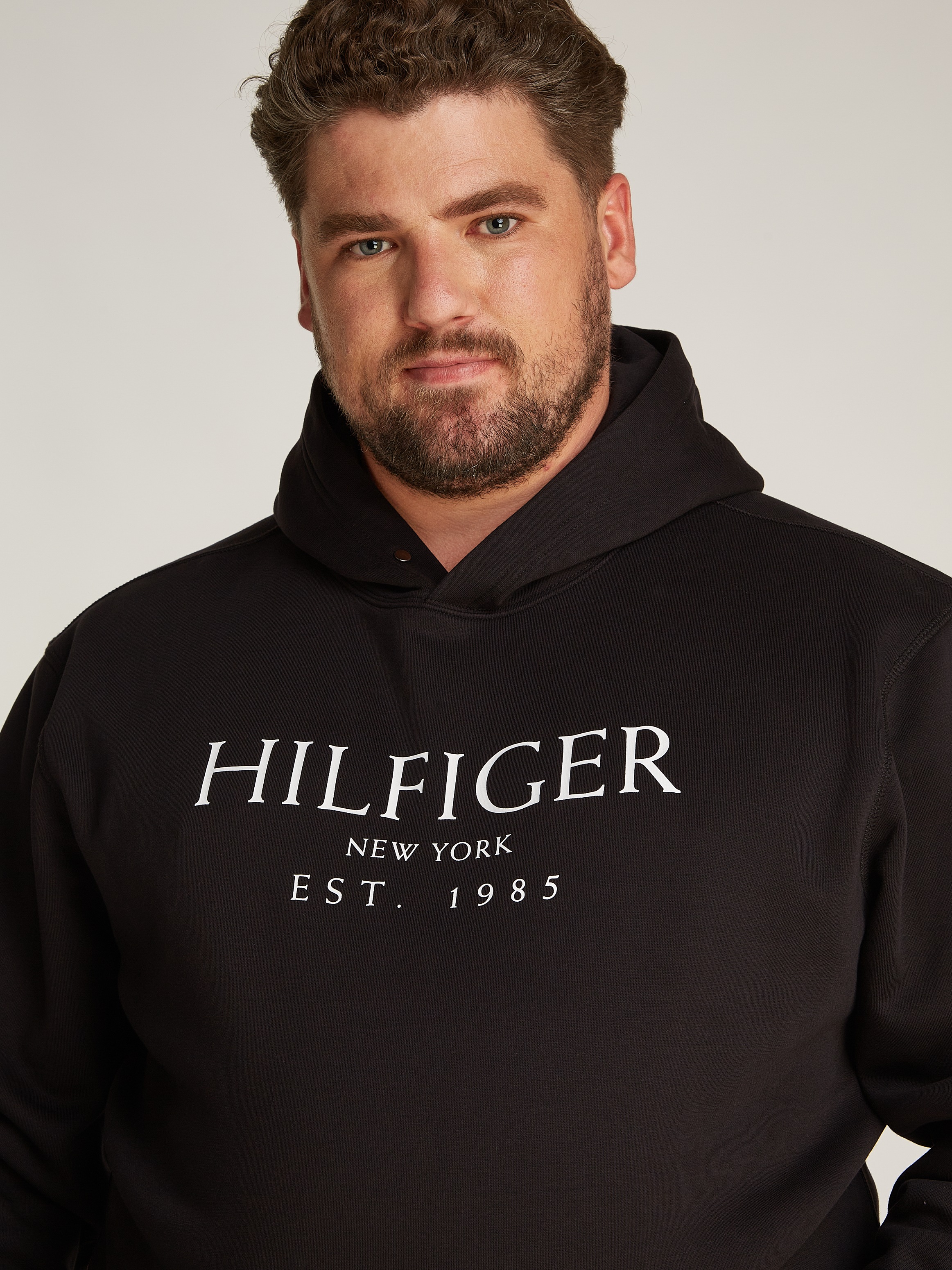 Tommy Hilfiger Big & Tall Hoodie »BT-BIG HILFIGER HOODY-B«, in Grossen Grössen, mit Logostickerei am Ärmel