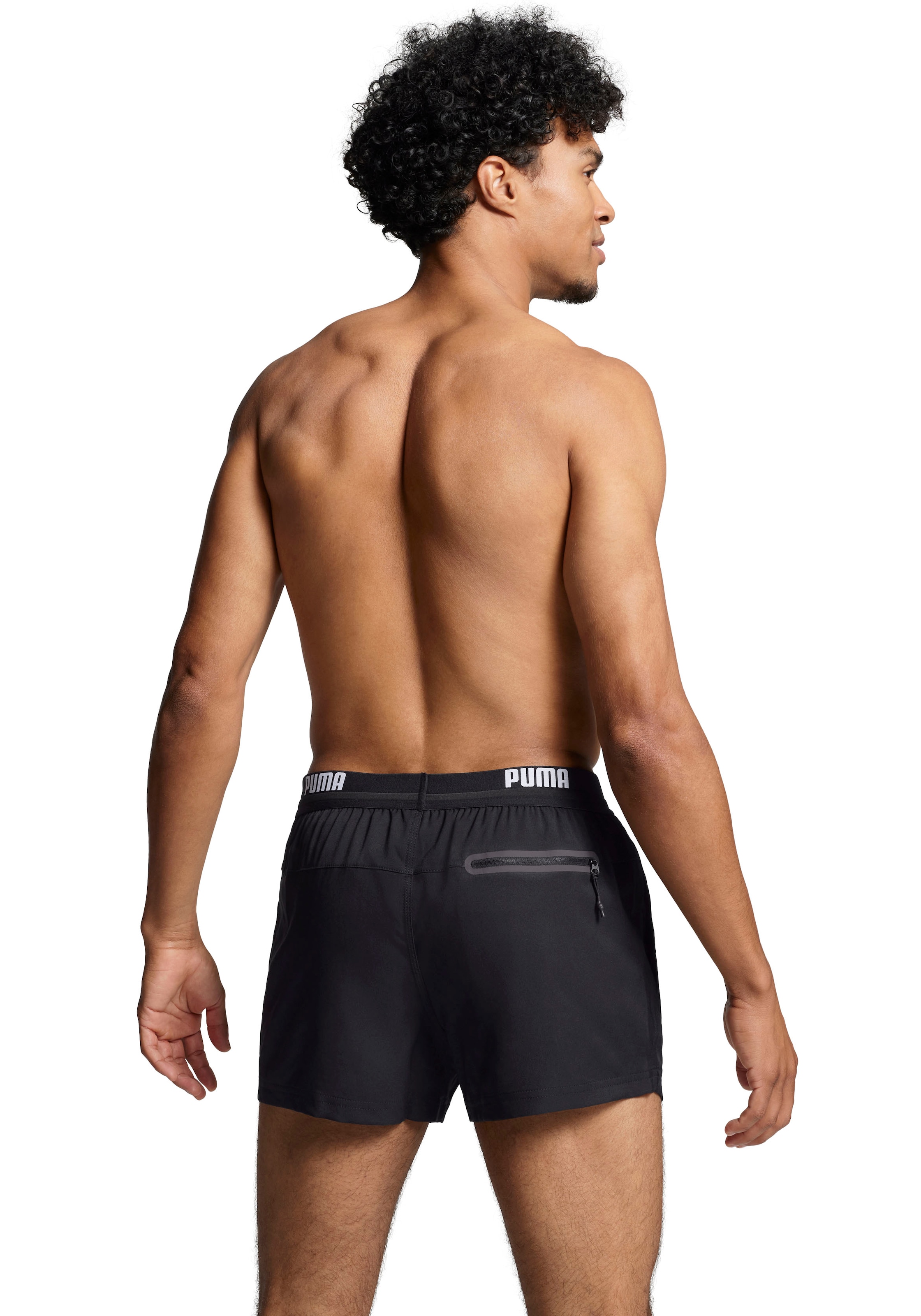 PUMA Badeshorts »PUMA SWIM MEN LOGO SHORT LENGTH SWIM SHORTS«, Seitentaschen, Gesässtasche mit Reissverschluss, Kordelzug