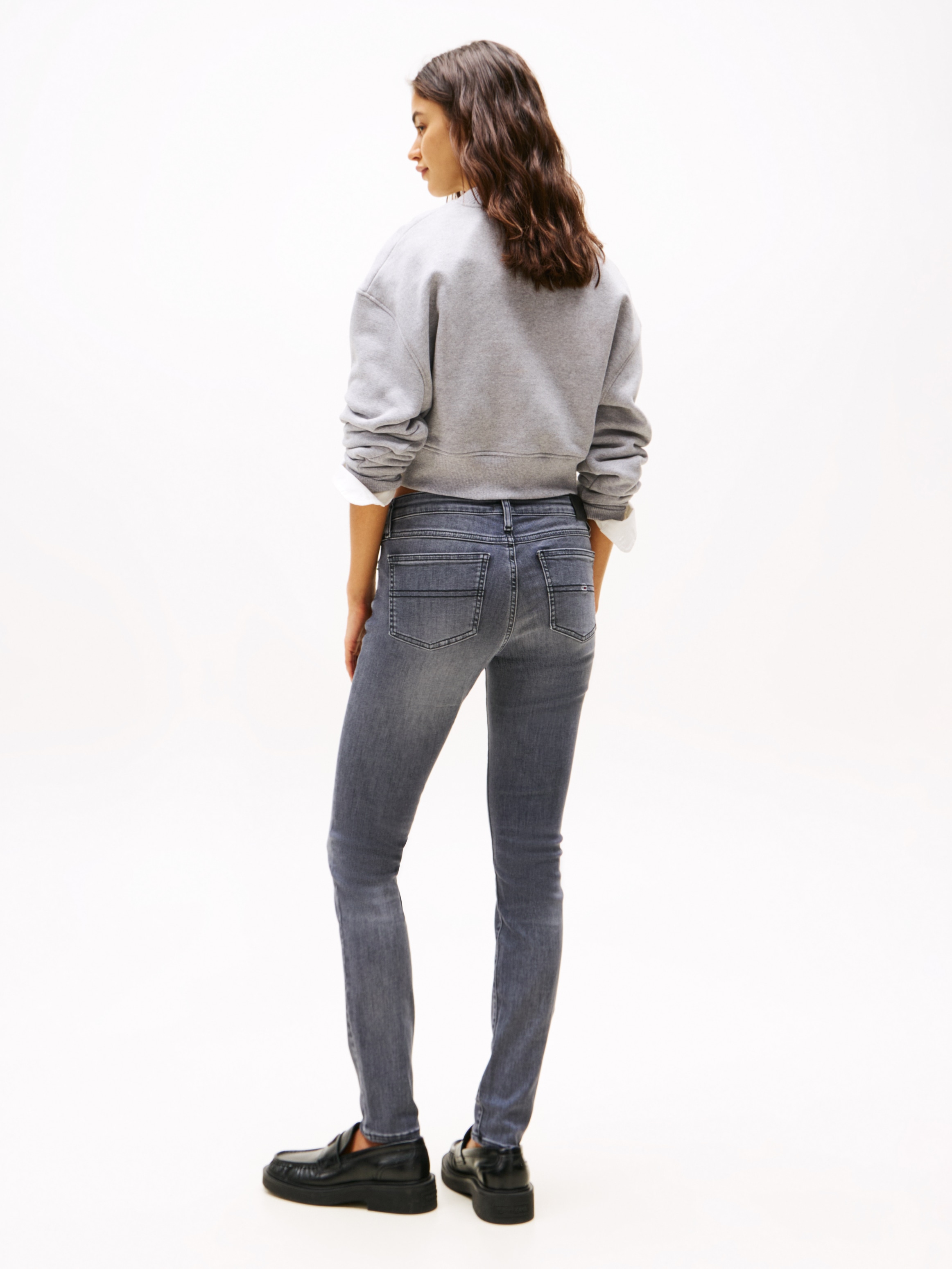 Tommy Jeans Skinny-fit-Jeans »SOPHIE LW SKN«, mit Logo-Badge, in Knöchellänge
