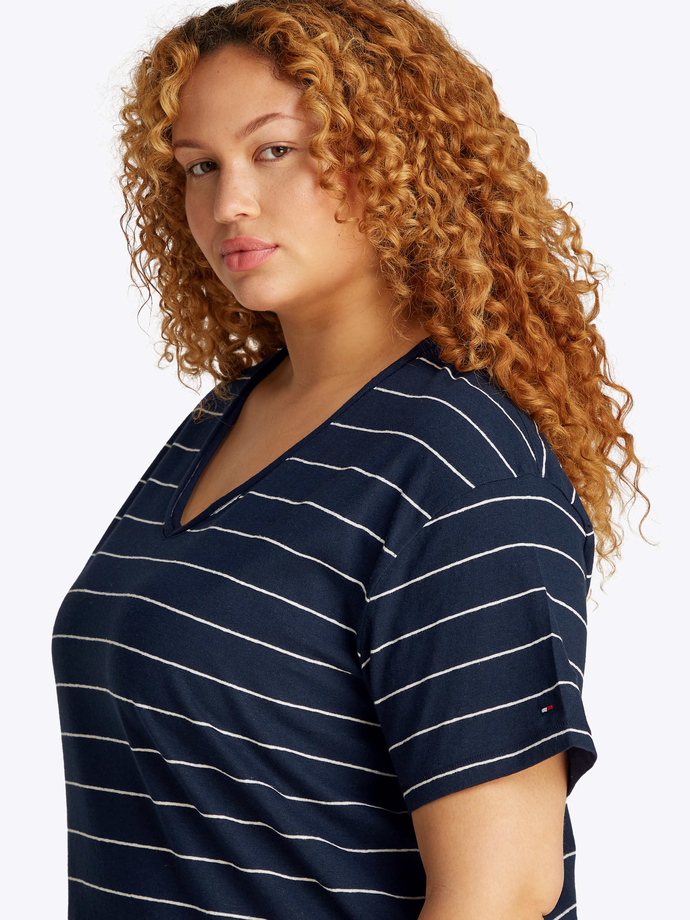 Tommy Hilfiger Curve V-Shirt »CRV MODERN CO LINEN V-NK SS«, in Grossen Grössen