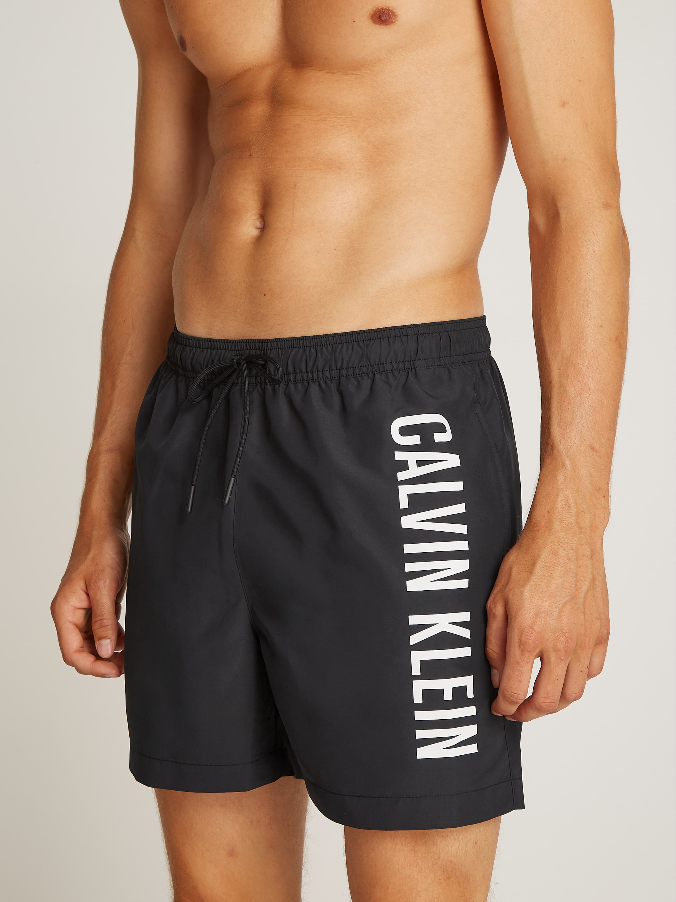 Calvin Klein Swimwear Badeshorts »MEDIUM DRAWSTRING«, mit grossem Logo