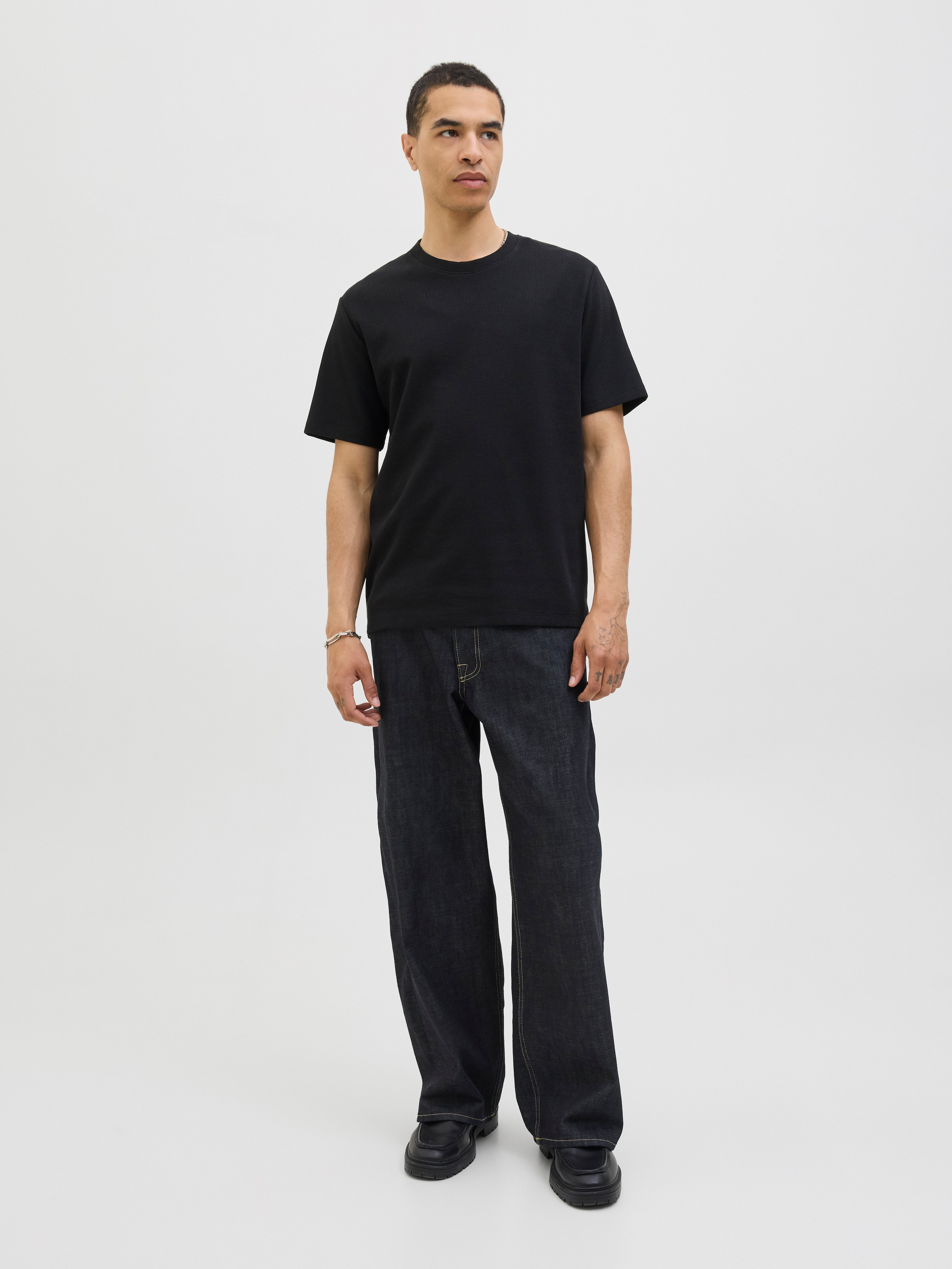 Jack & Jones T-Shirt »JJEAUSTIN TEE SS NOOS«, mit Markenlabel