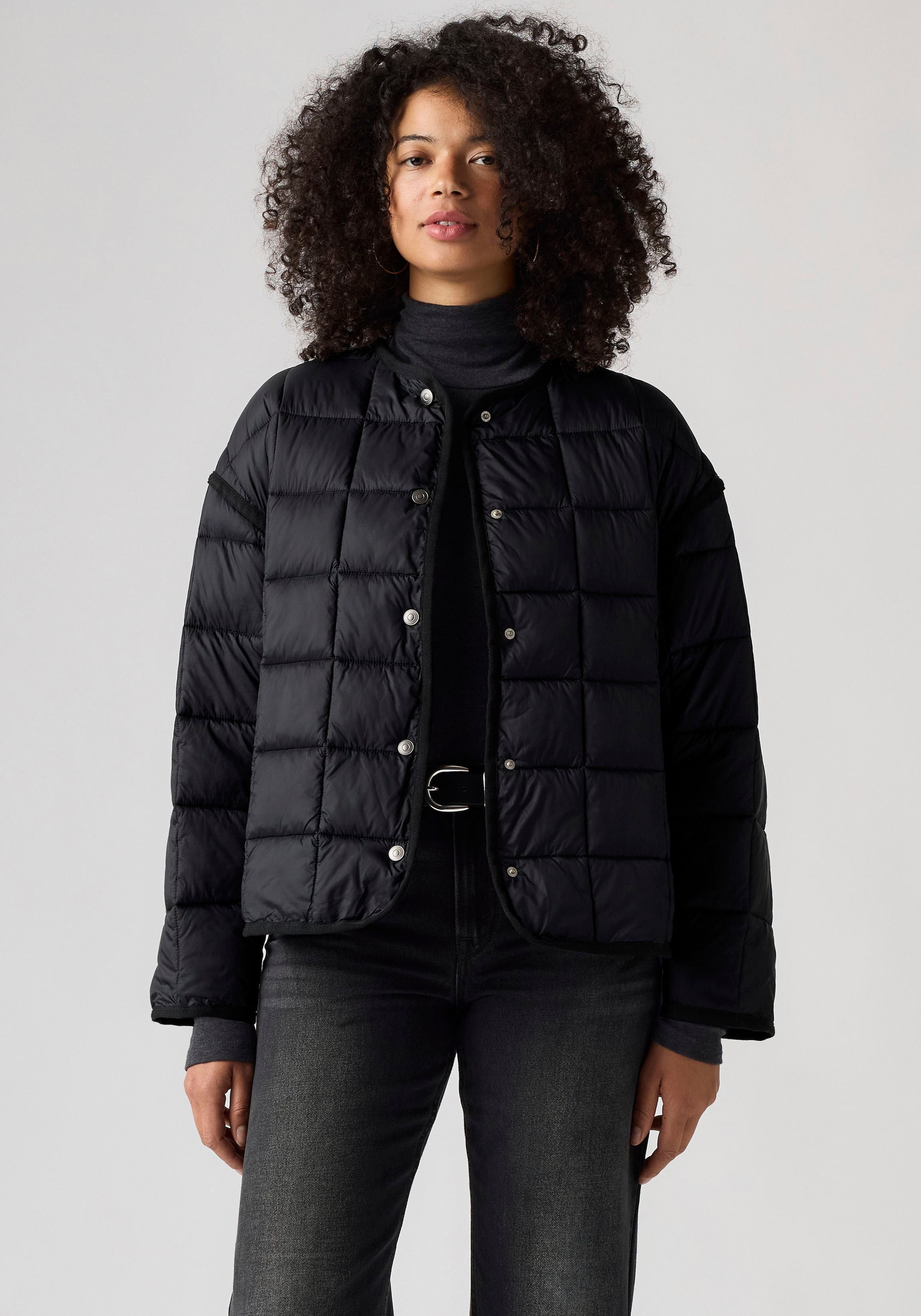Levis Steppjacke Paspelierung an Abschlüssen und Ärmeleinsatz