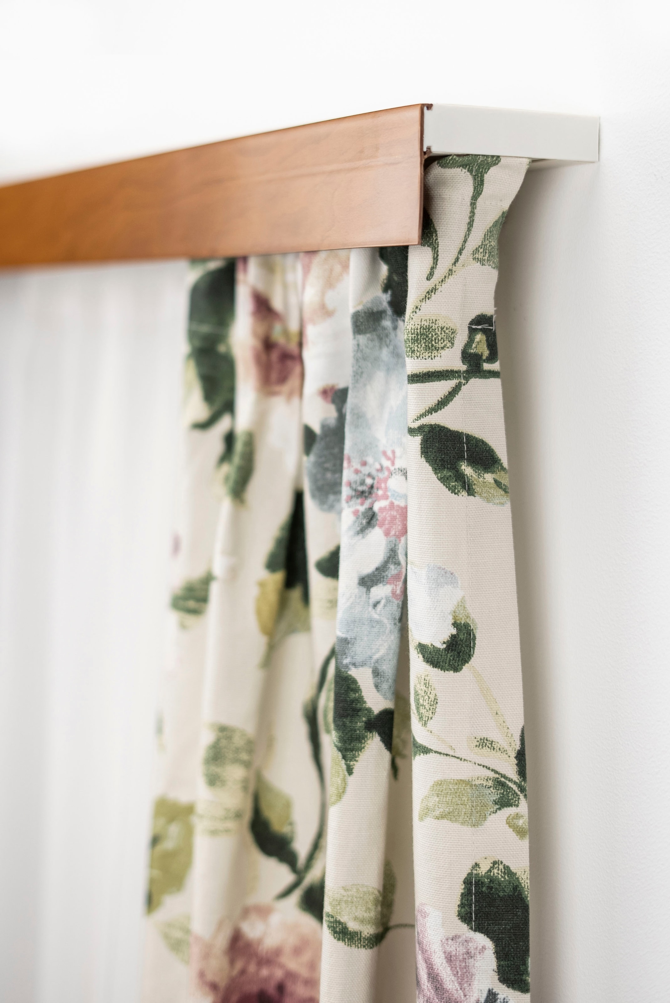 GARESA Gardinenschiene "Kunststoffschiene mit Blende" 3 läufig-läufig Wunschmasslänge Deckenmontage, verlängerbar, einfache Montage, schlicht