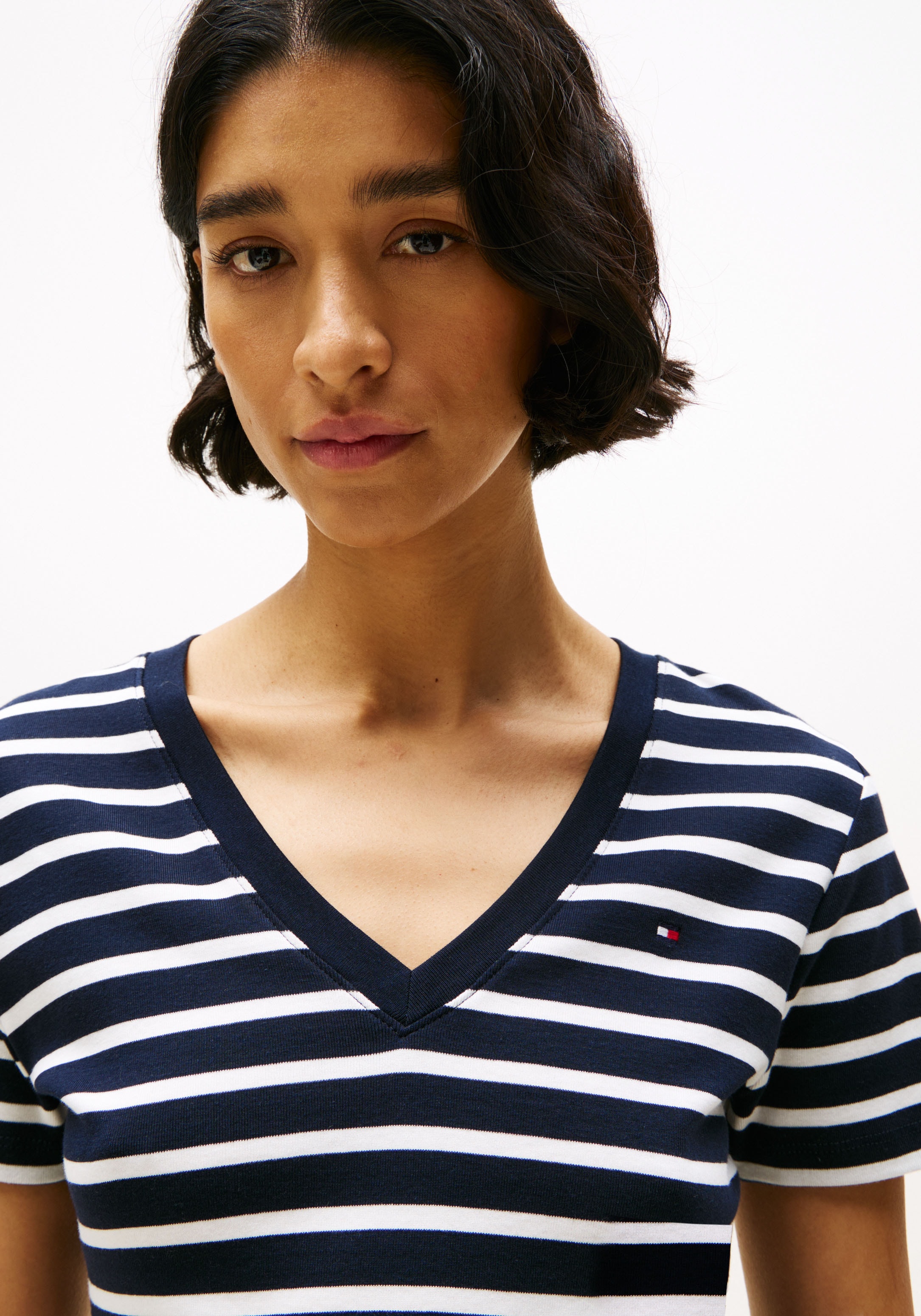 Tommy Hilfiger T-Shirt »CODY, Slim Fit«, mit V-Ausschnitt