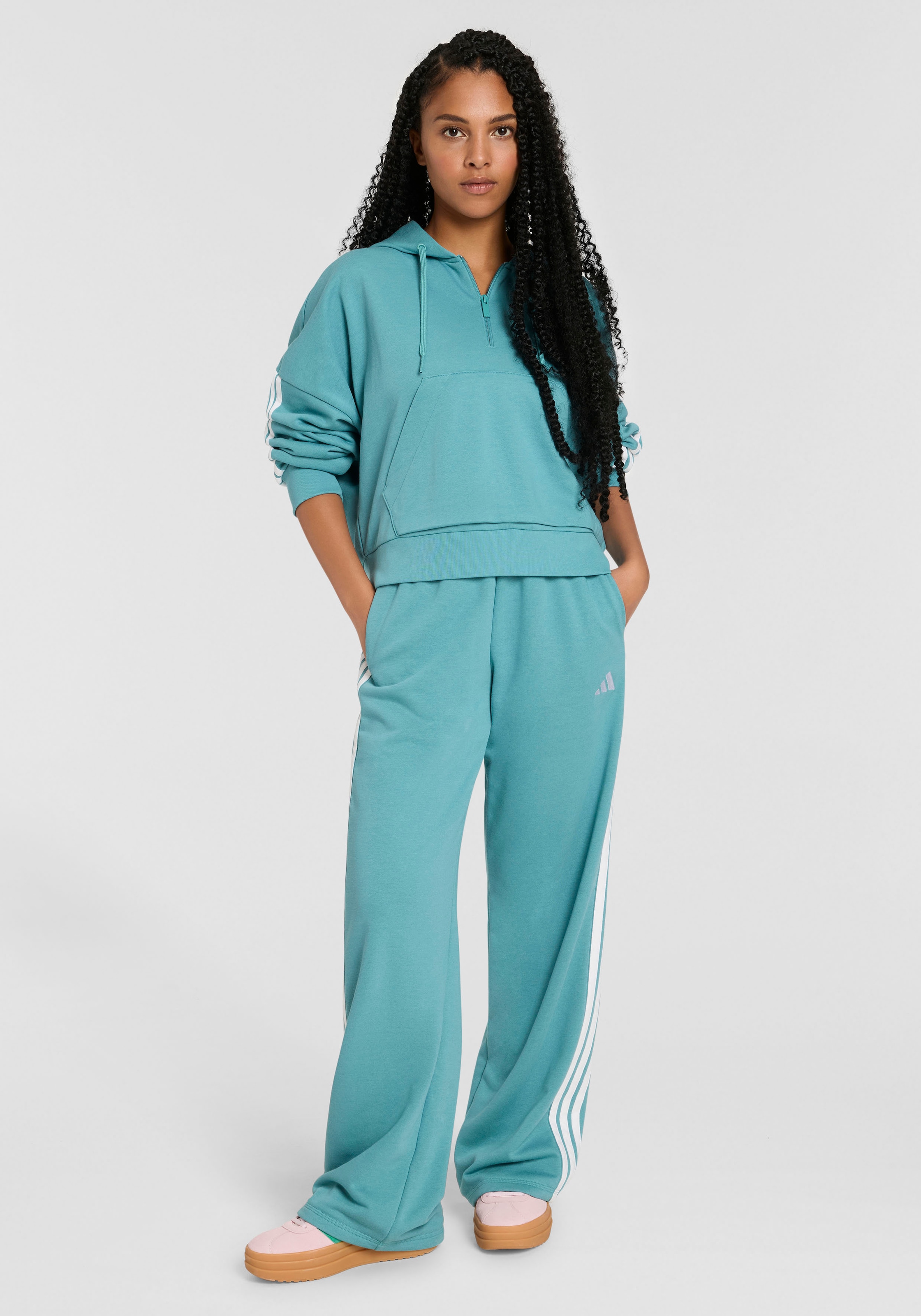 adidas Sportswear Sporthose »W 3S FT OH PT«, (1 tlg.), Reguläre Passform, aus weichem French Terry