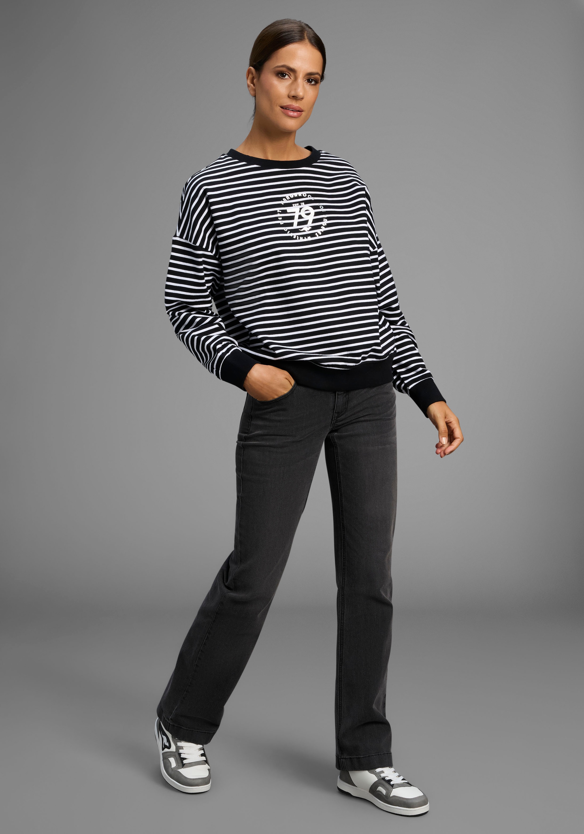 KangaROOS Sweatshirt, im Oversize Look mit schimmerndem Frontprint