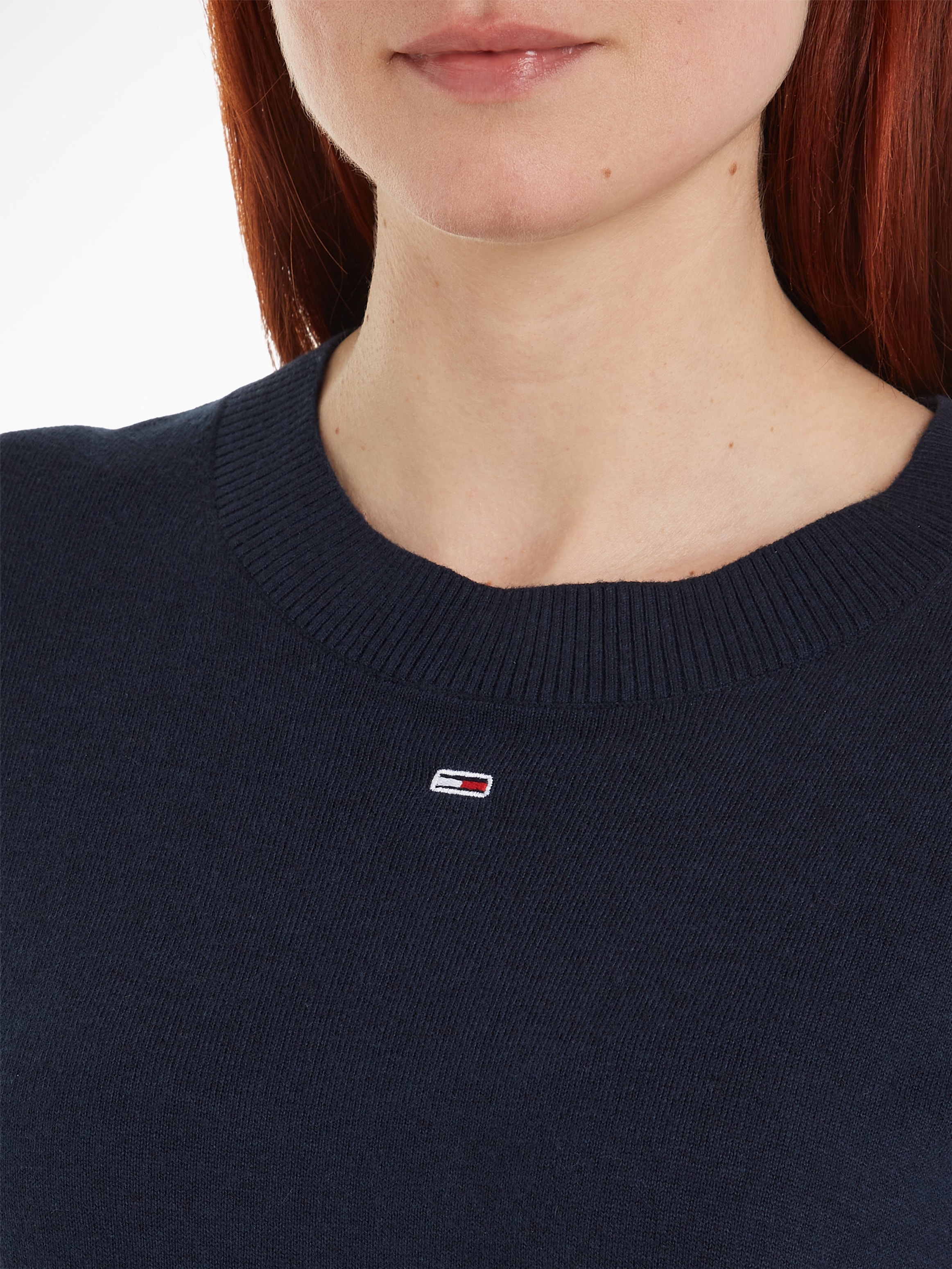 Tommy Jeans Strickpullover »TJW ESSENTIAL CREW NECK SWEATER«, mit Logostickerei