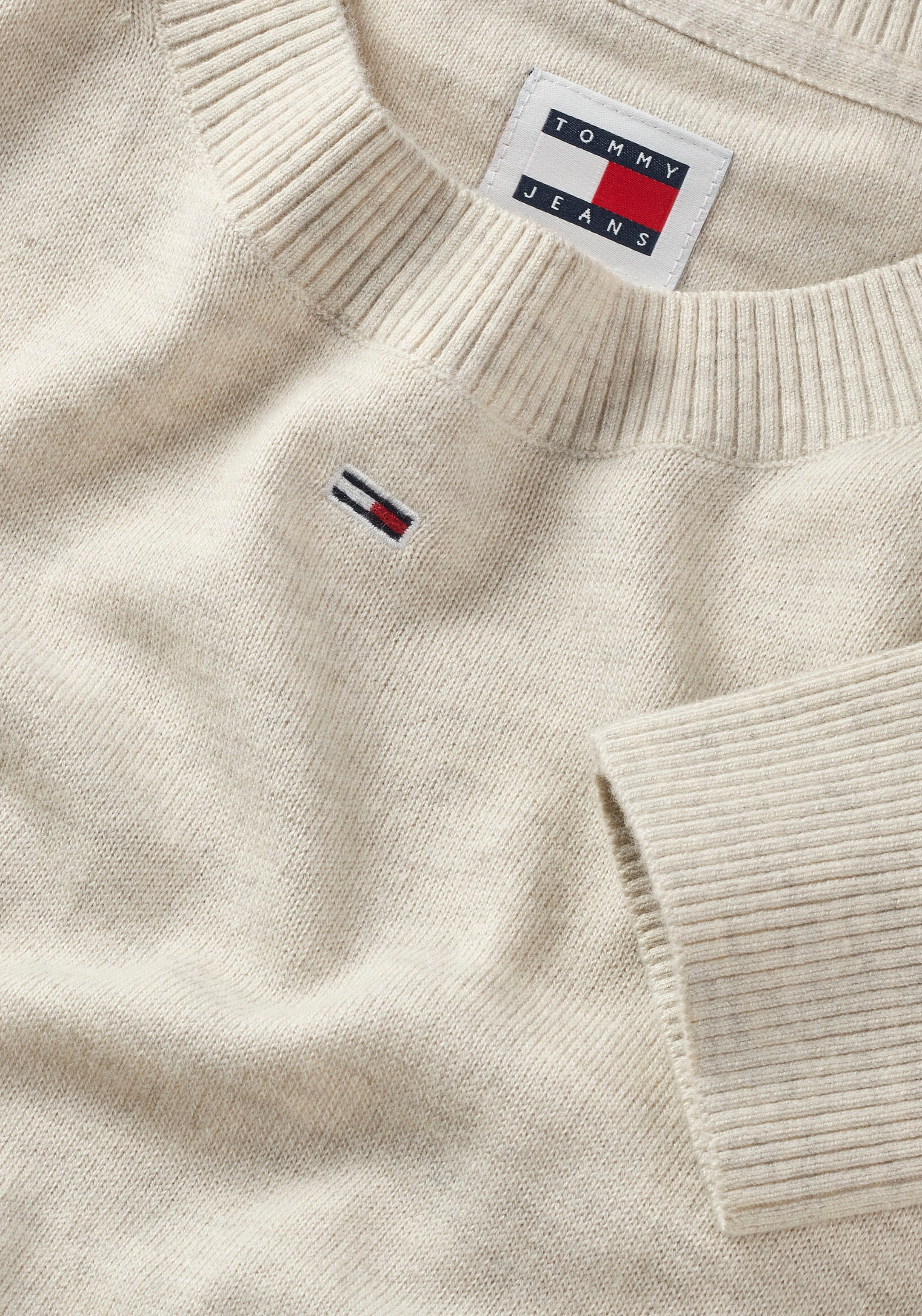 Tommy Jeans Strickpullover »TJW ESSENTIAL CREW NECK SWEATER«, mit Logostickerei
