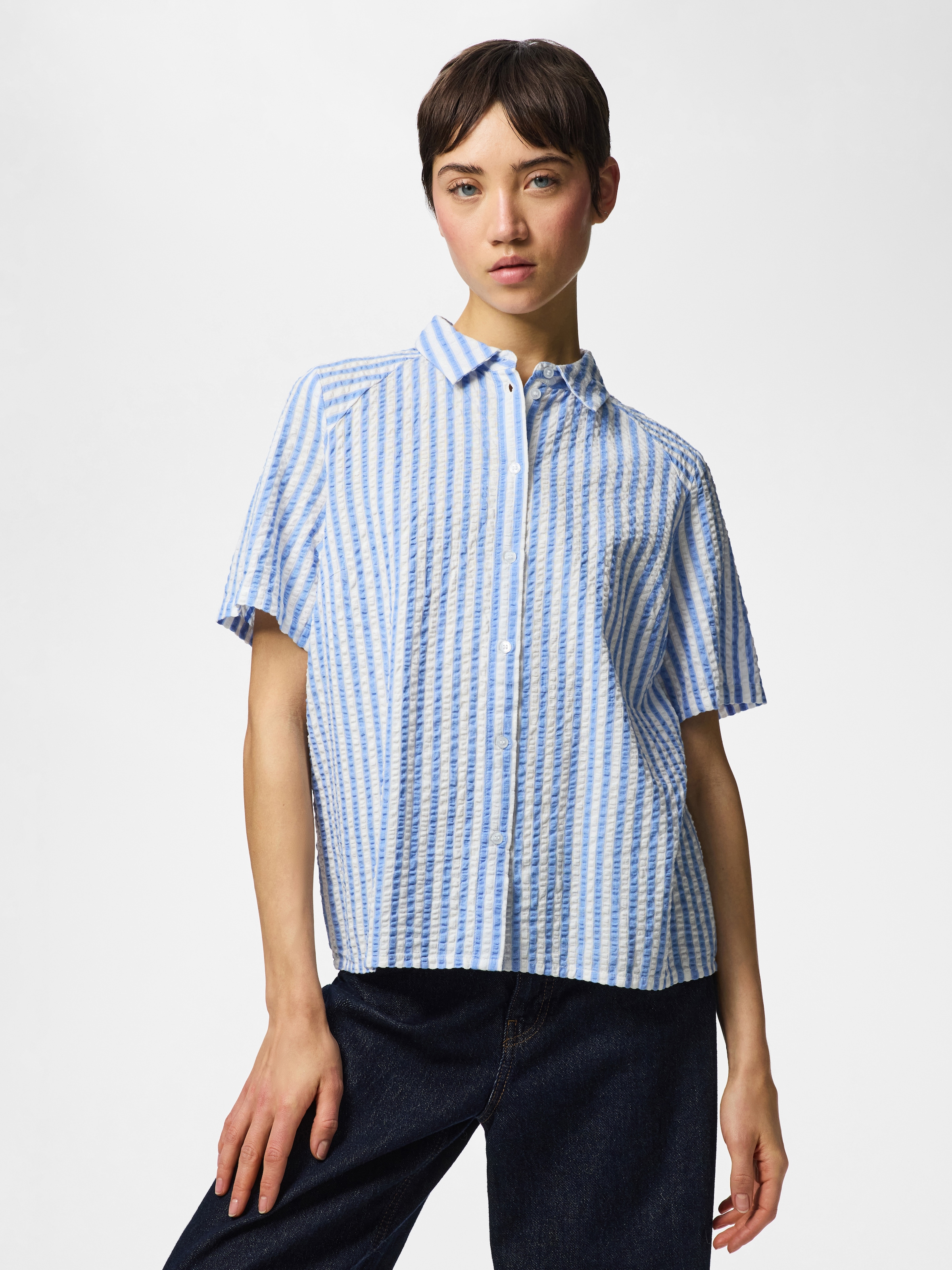 pieces Hemdbluse "PCSTINNA SS SHIRT WVN NOOS BC" mit Streifenmuster