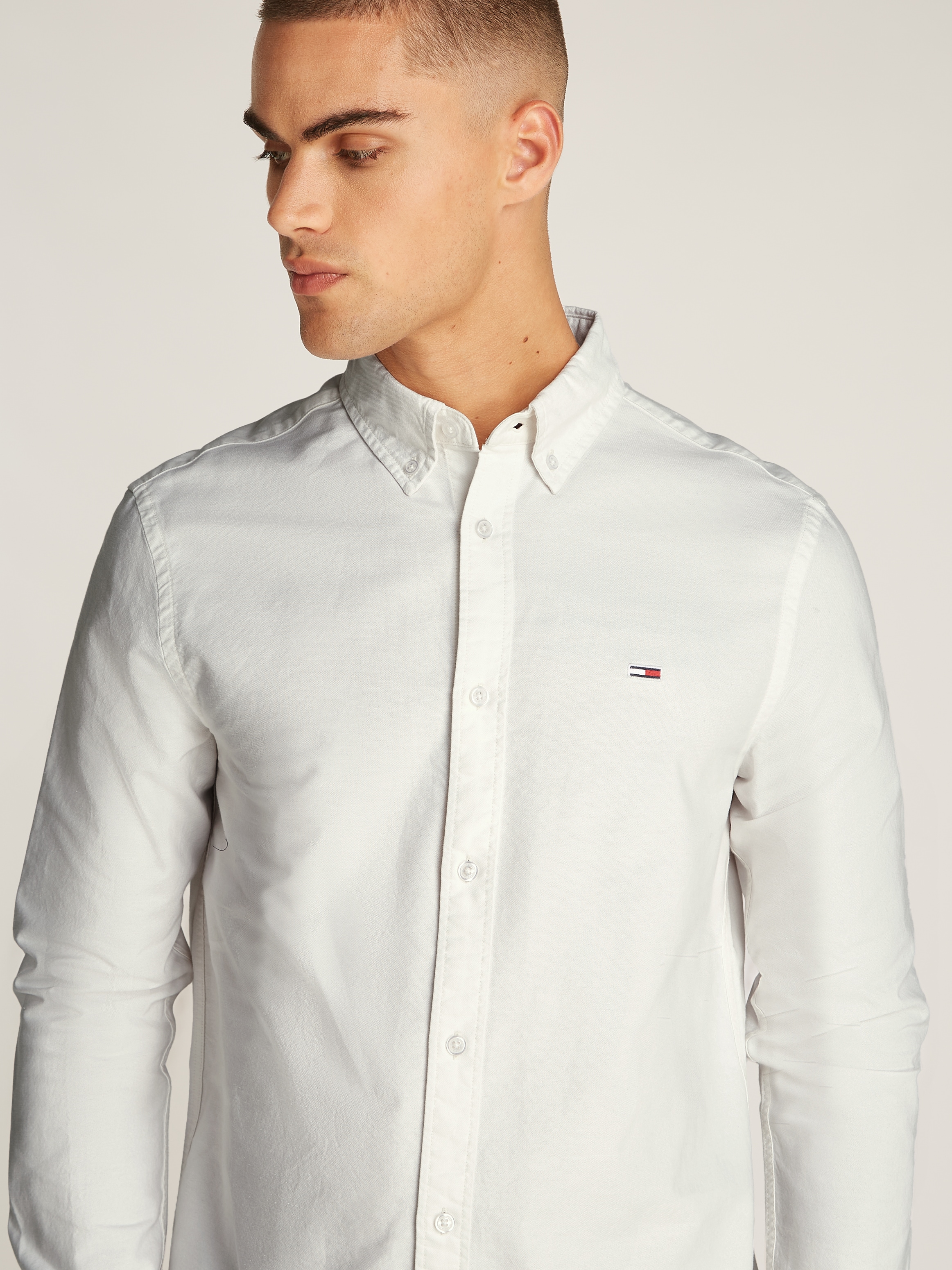 Tommy Jeans Langarmhemd »TJM REG OXFORD SHIRT EXT«, mit Logostickerei