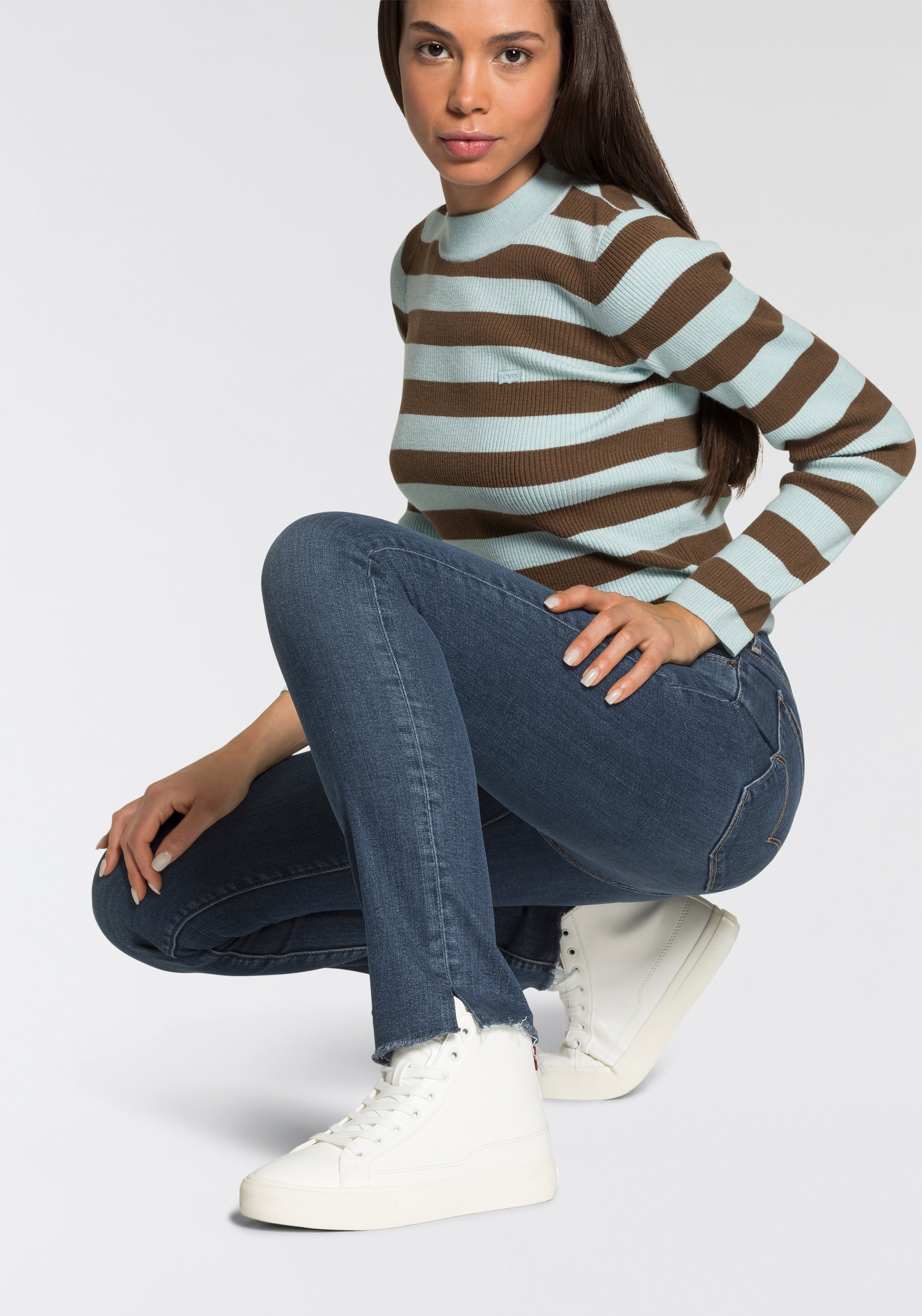 Levi's® Straight-Jeans »724 HIGH RISE STRAIGHT«, mit Schlitz kaufen