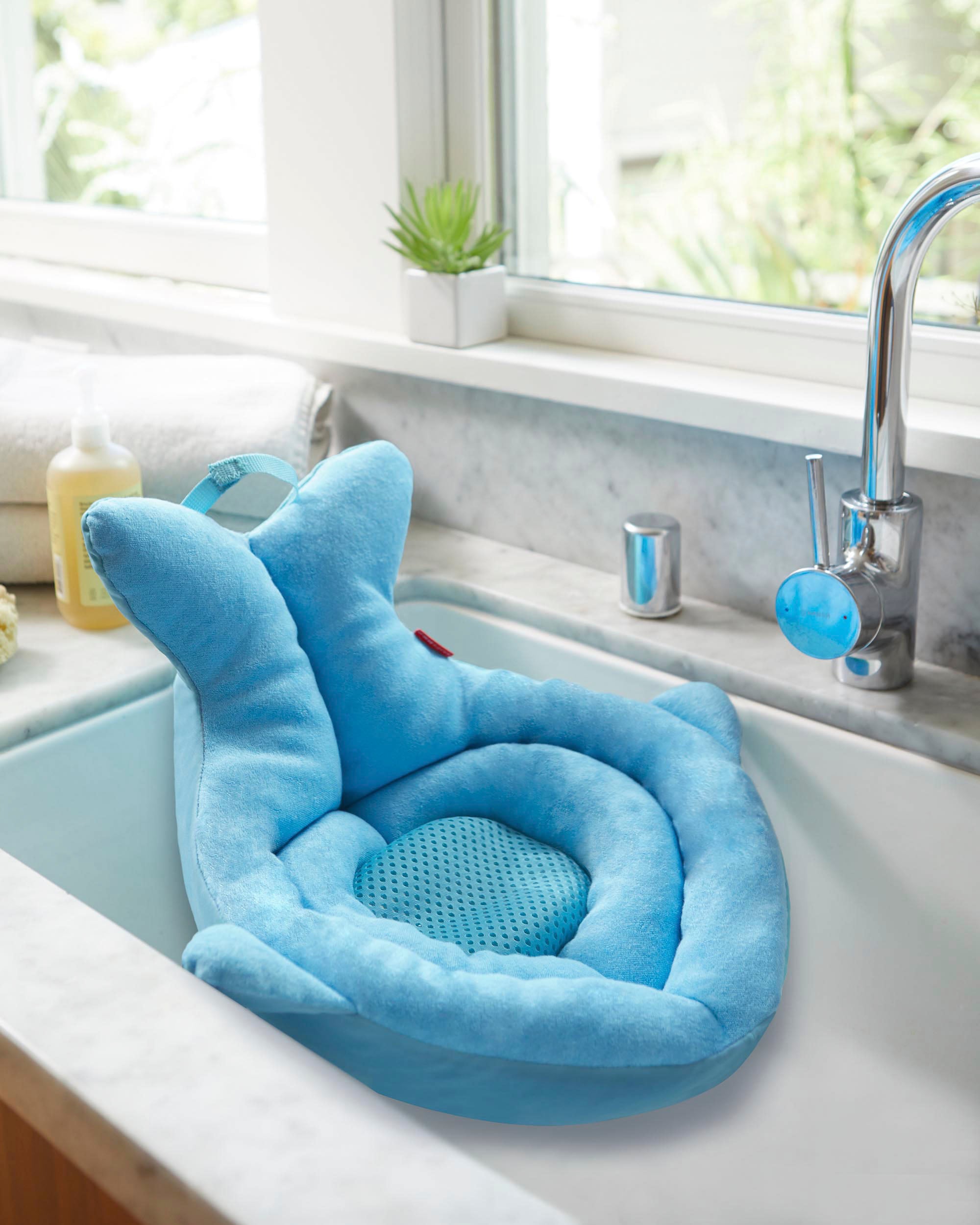 Skip Hop Babybadewanne »Gepolsterte Waschbecken-Badewanne, Moby, blau«