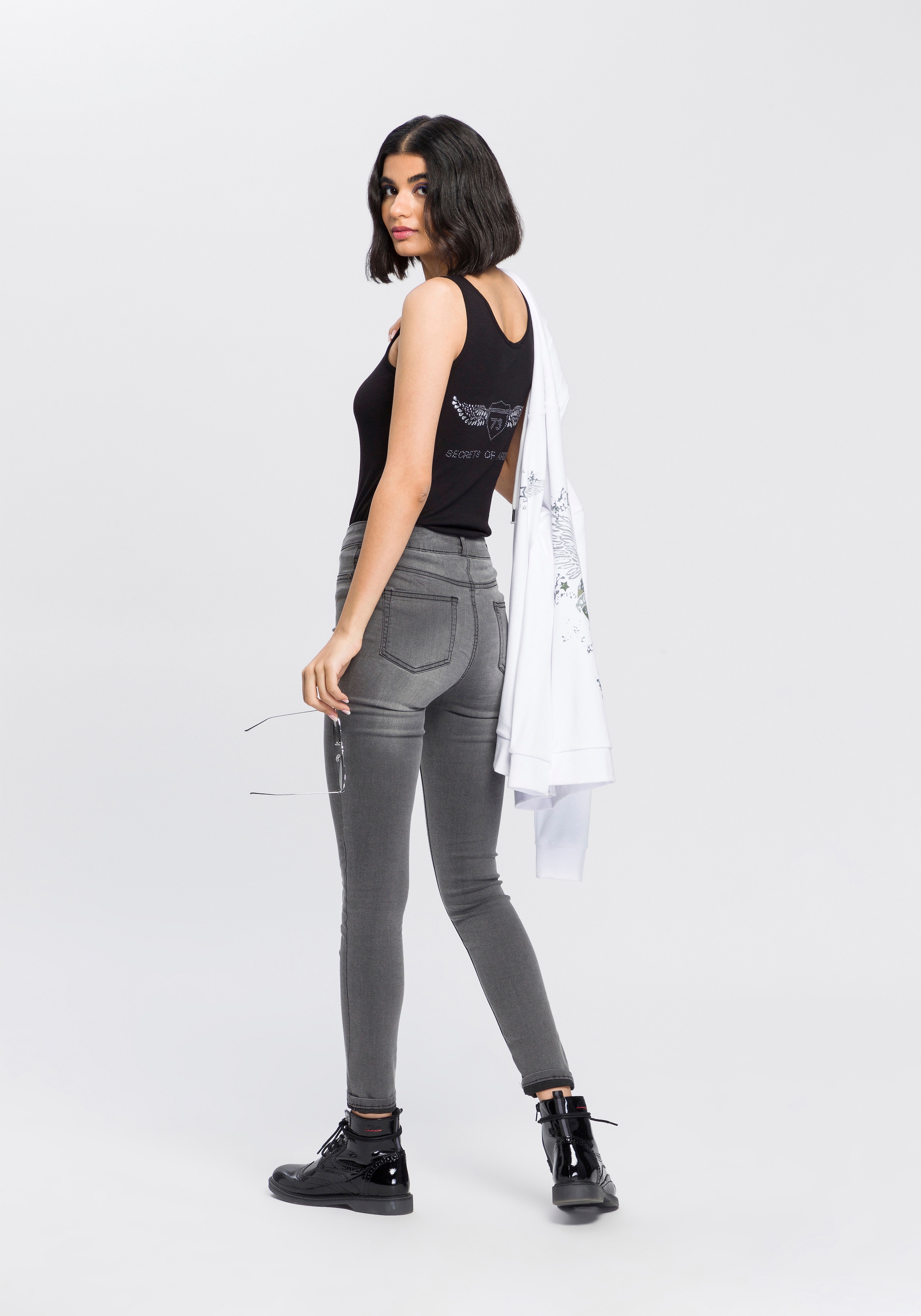 Arizona Skinny-fit-Jeans »Ultra Stretch«, extra-eng geschnittene Beinform, modische Used-Waschung