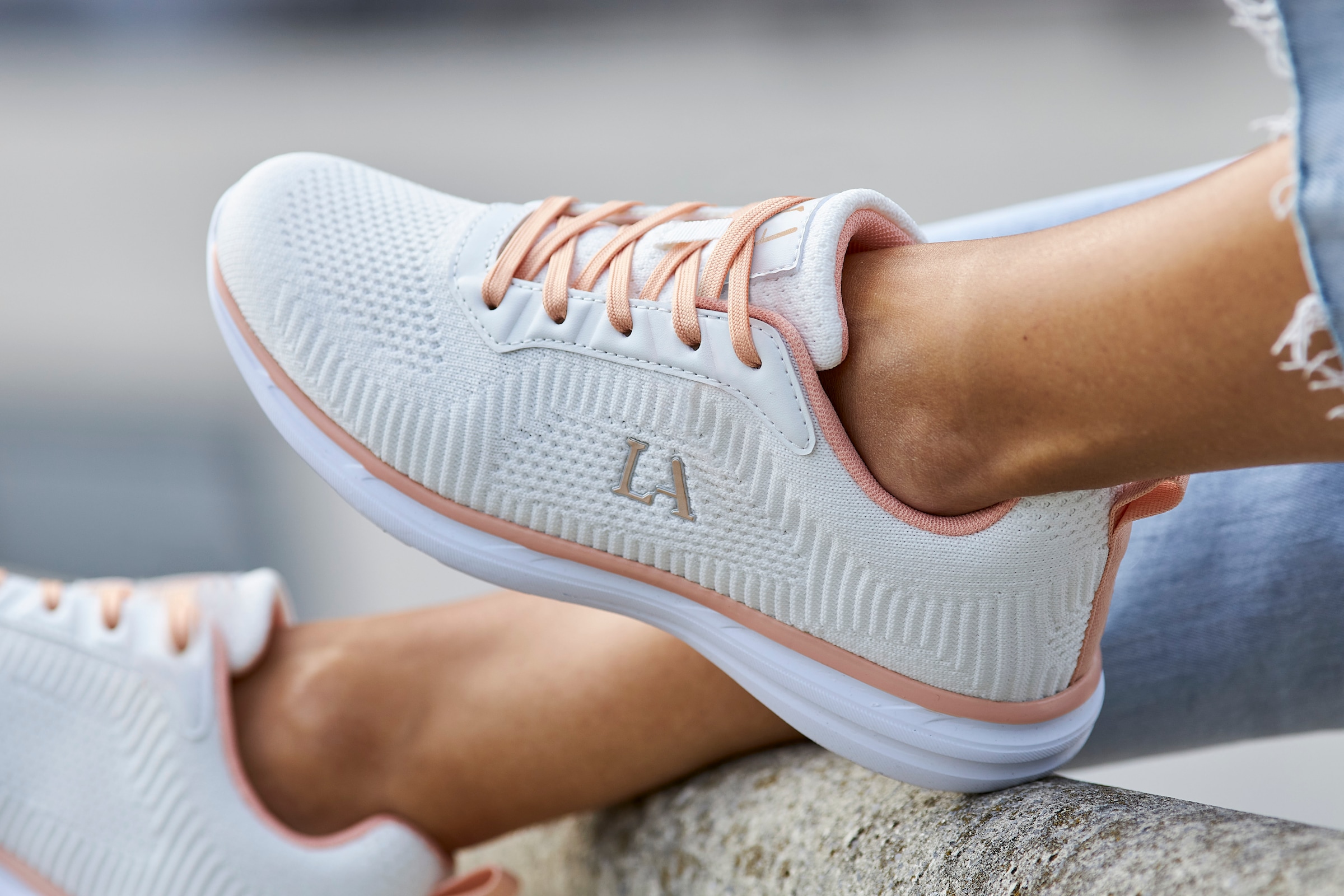 LASCANA Sneaker, Freizeitschuh, Halbschuh im sportiven Look VEGAN