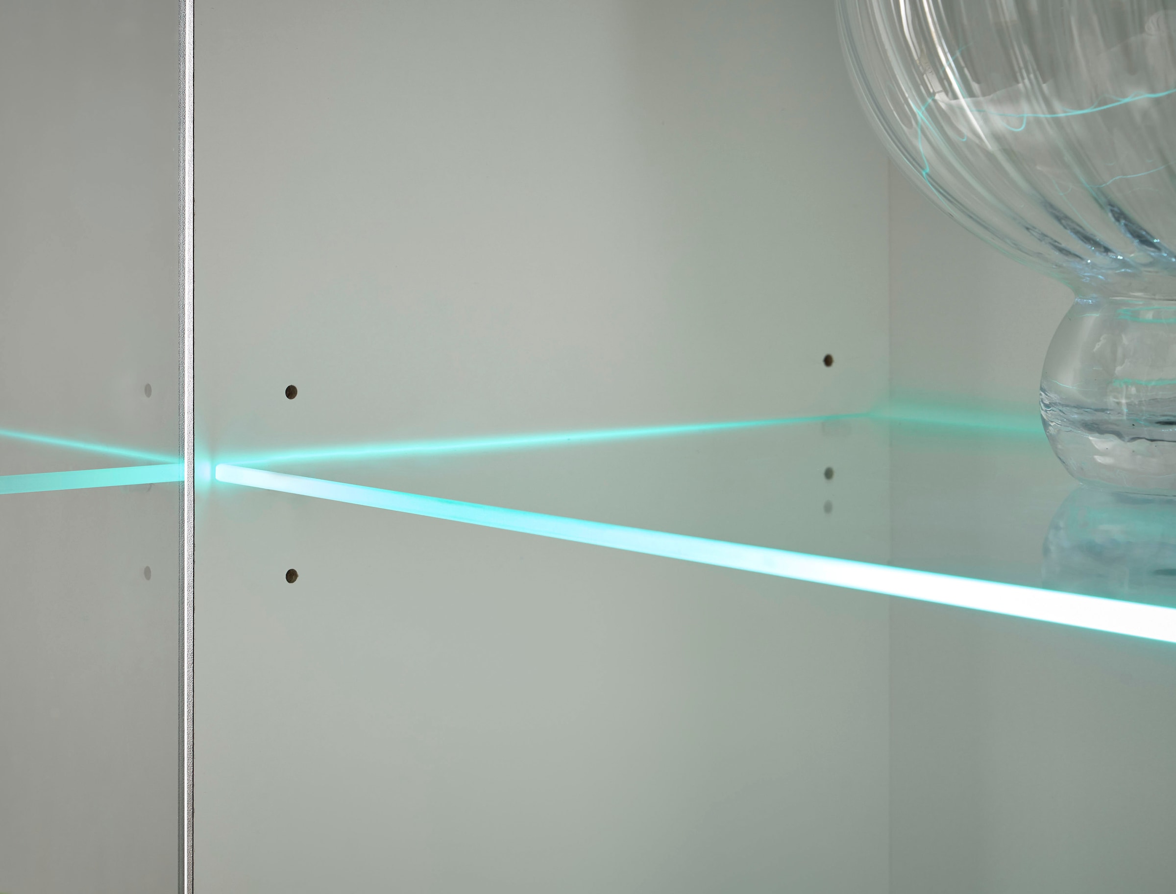INOSIGN Highboard »Cantara, moderner Schrank, Vitrine in Eiche Dekor oder weiss«, schwarze Stangengriffe, ausreichend Stauraum, vielseitig einsetzbar