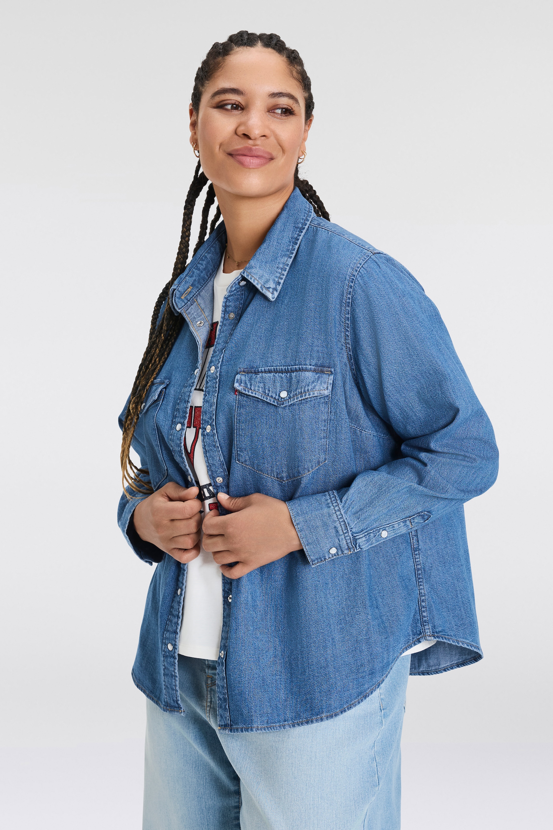 Levi's® Plus Jeansbluse »ESSENTIAL WESTERN«, mit zwei Brusttaschen und Druckknöpfen