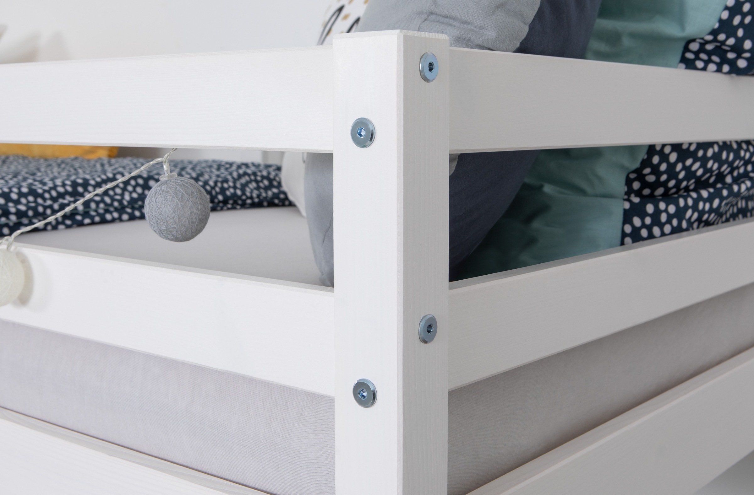 Ticaa Kinder-Etagenbett »René, FSC® zertifiziertes Massivholz, mit Trittleiter + Rundum-Absturzschutz, in natur und weiss lieferbar