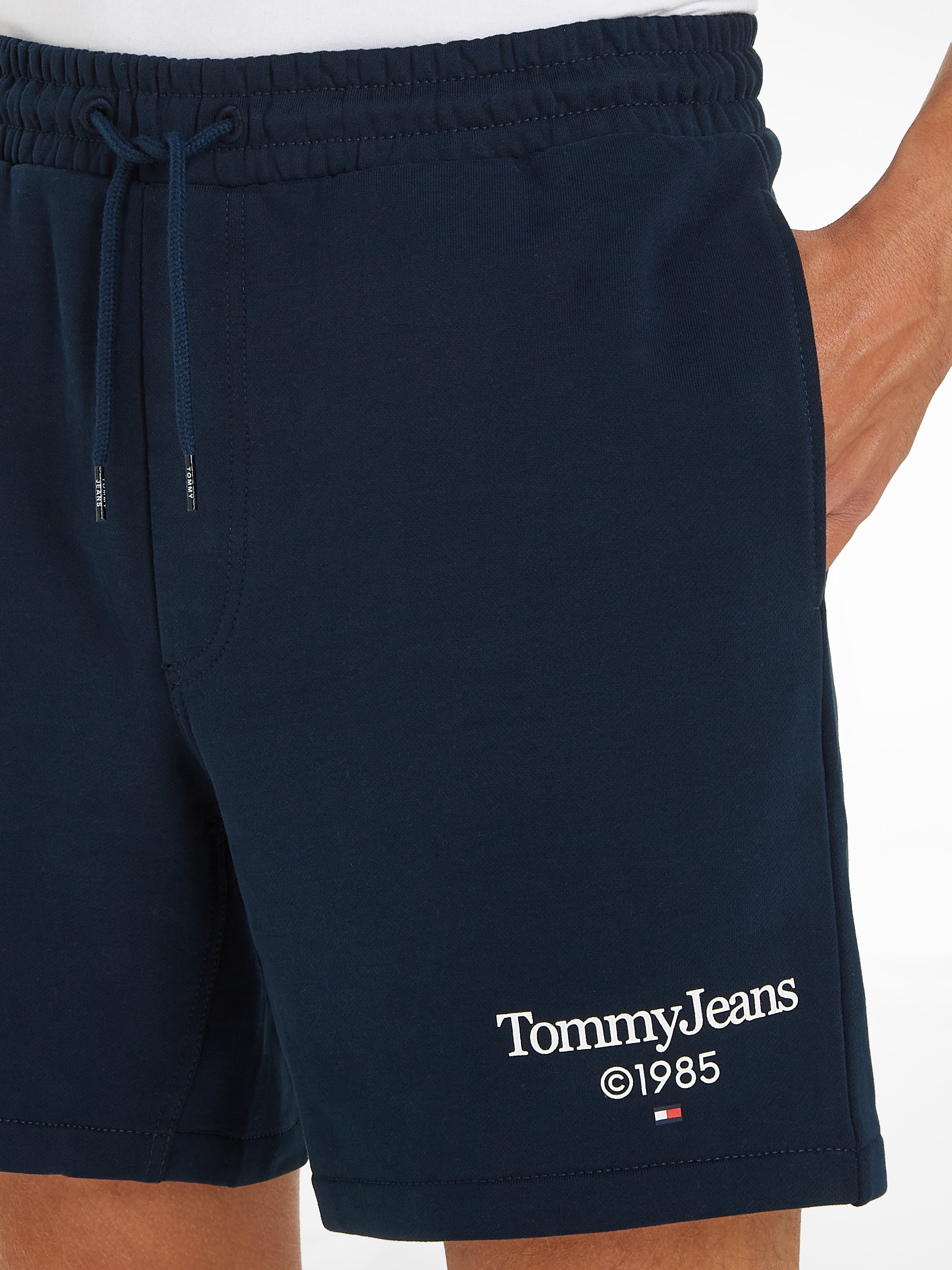 Tommy Jeans Plus Sweatshorts »TJM ENTRY GRAPHIC SHORT EXT«, Grosse Grössen