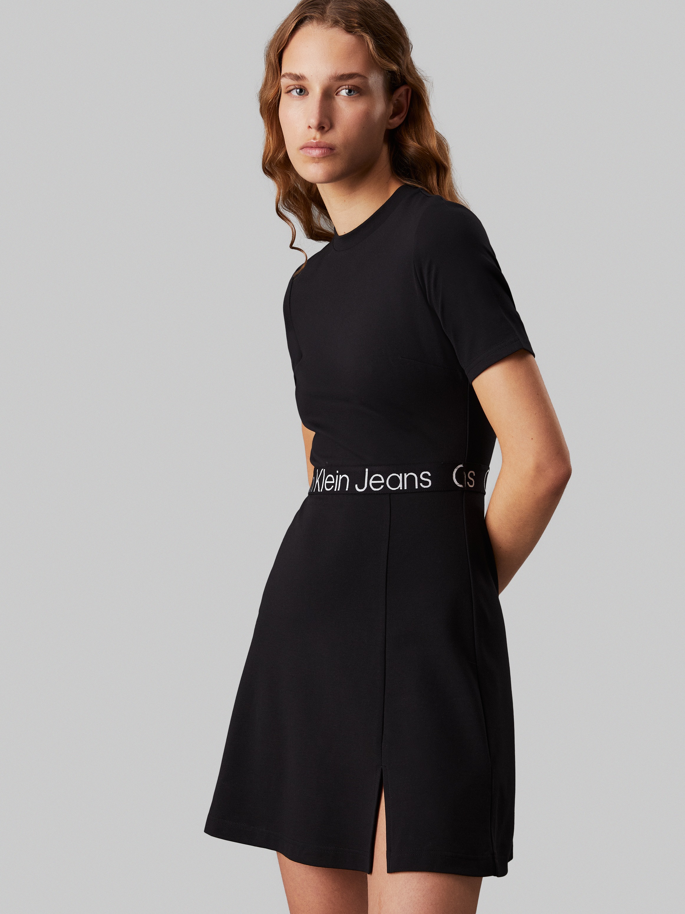 Calvin Klein Jeans Skaterkleid »TAPE MILANO SHORT SLEEVE DRESS« mit Logoschriftzug in der Taille