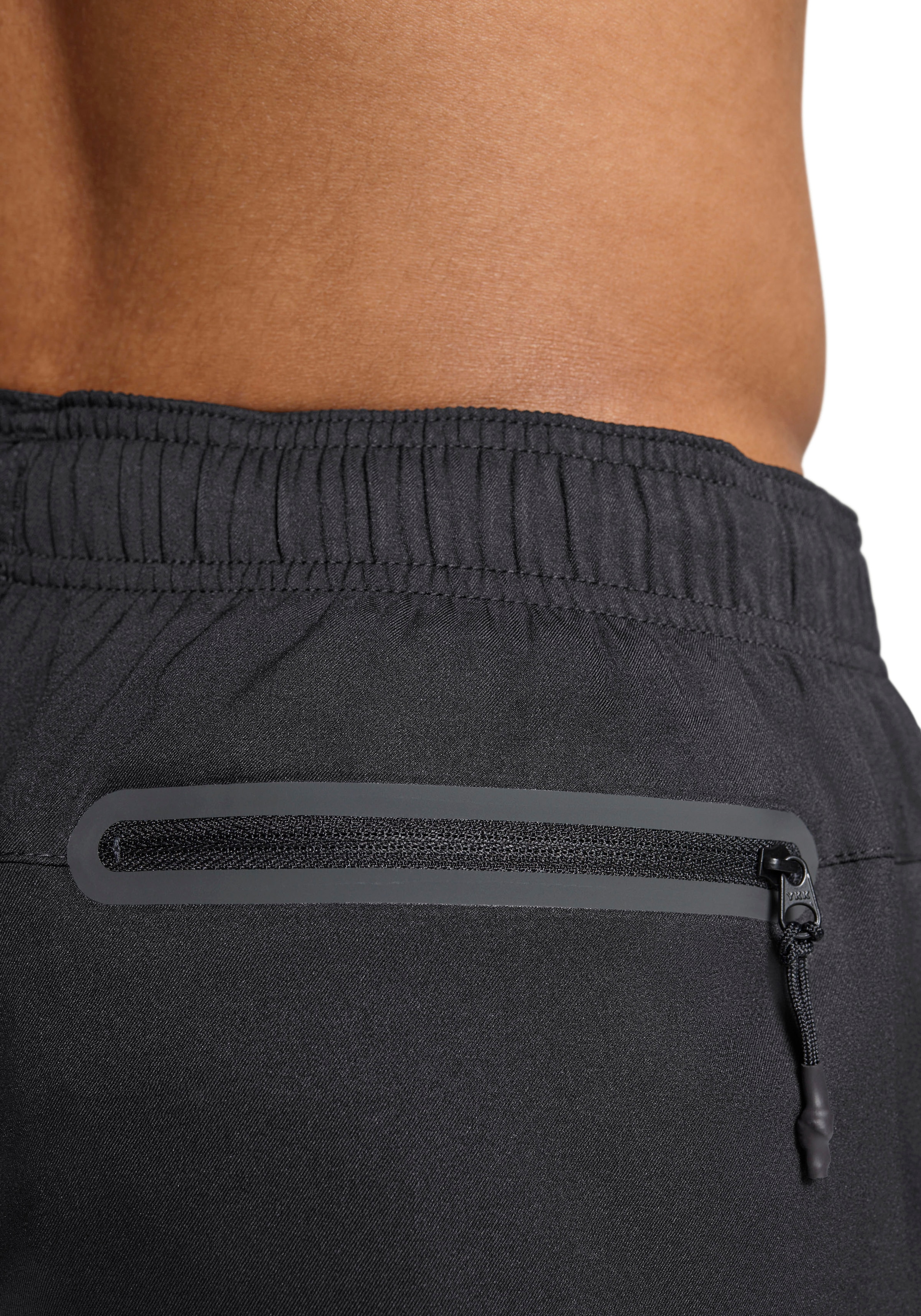 PUMA Badeshorts »PUMA SWIM MEN MEDIUM LENGTH SWIM SHORTS«, High-Tech Reissverschluss an der Gesässtasche, Seitentaschen