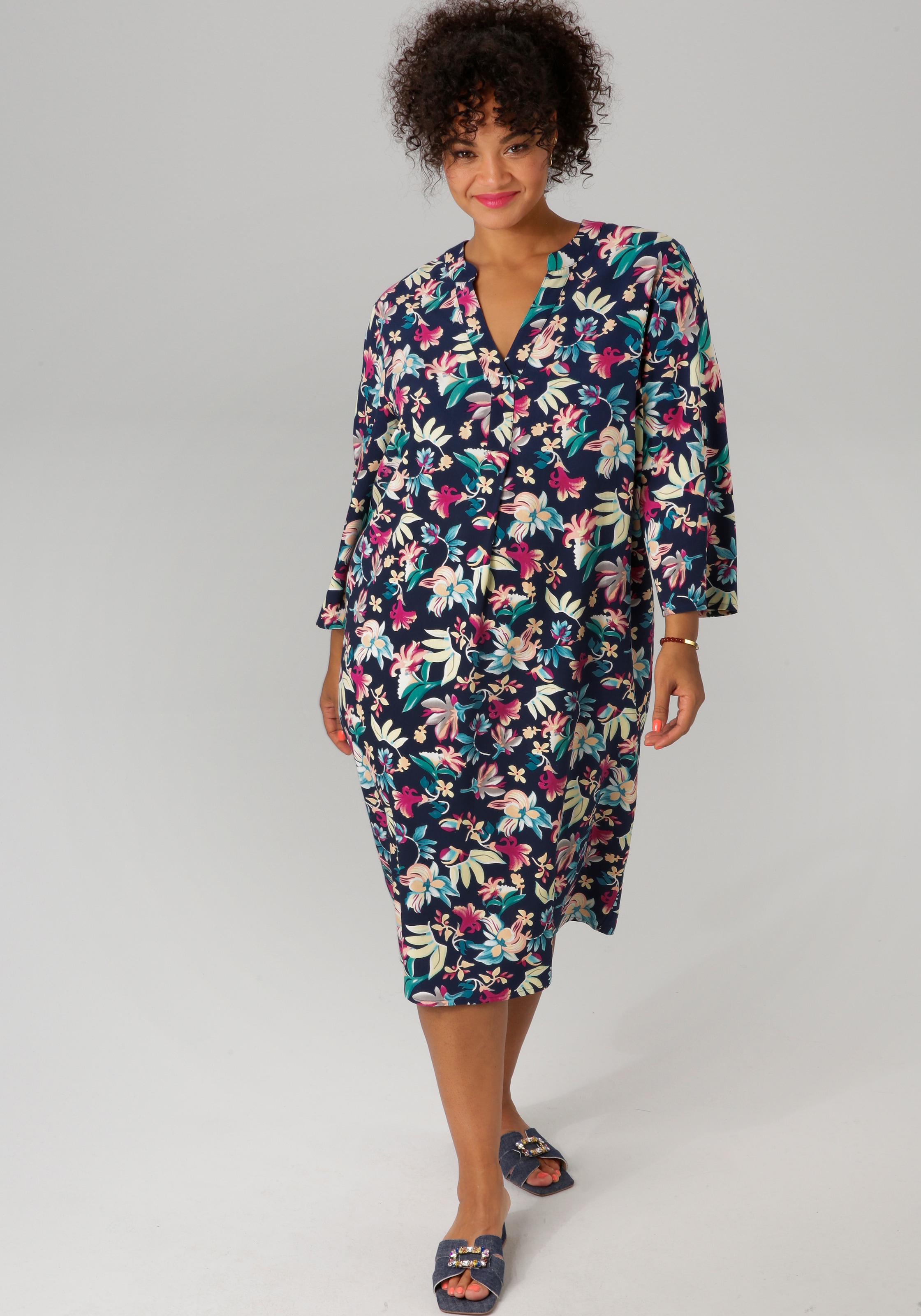 Aniston PLUS Sommerkleid, mit farbharmonischem, Blüten Druck