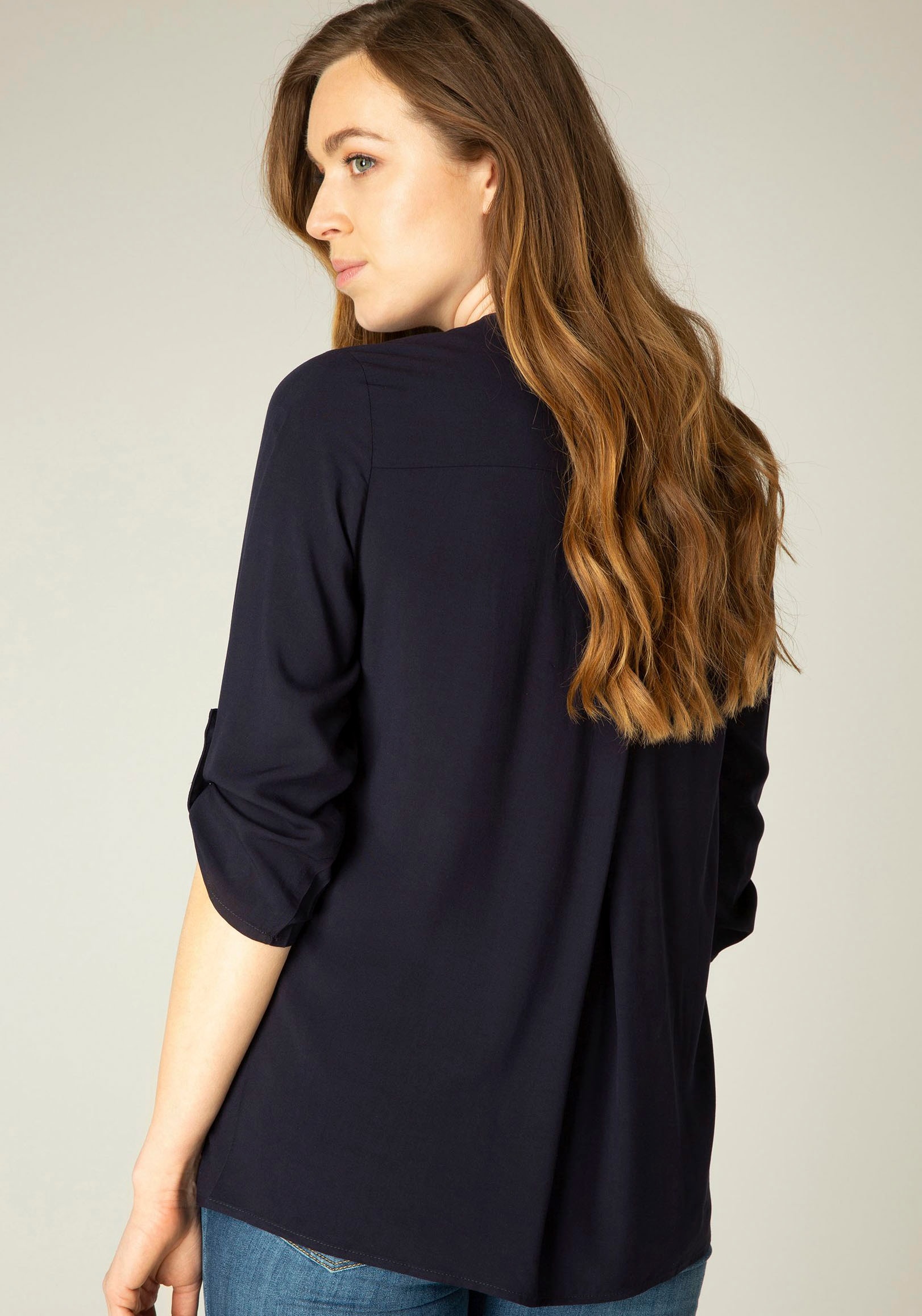 Base Level Shirtbluse, mit V-Ausschnitt