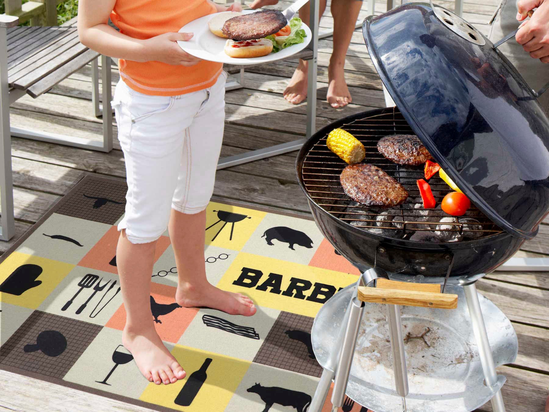 Primaflor-Ideen in Textil Fussmatte »BBQ Grillunterlage BARBECUE CHECKS, Made in Belgium«, rechteckig, 5 mm Höhe, Grillmatte ideal als Bodenschutz, mit Spruch, rutschhemmend, waschbar