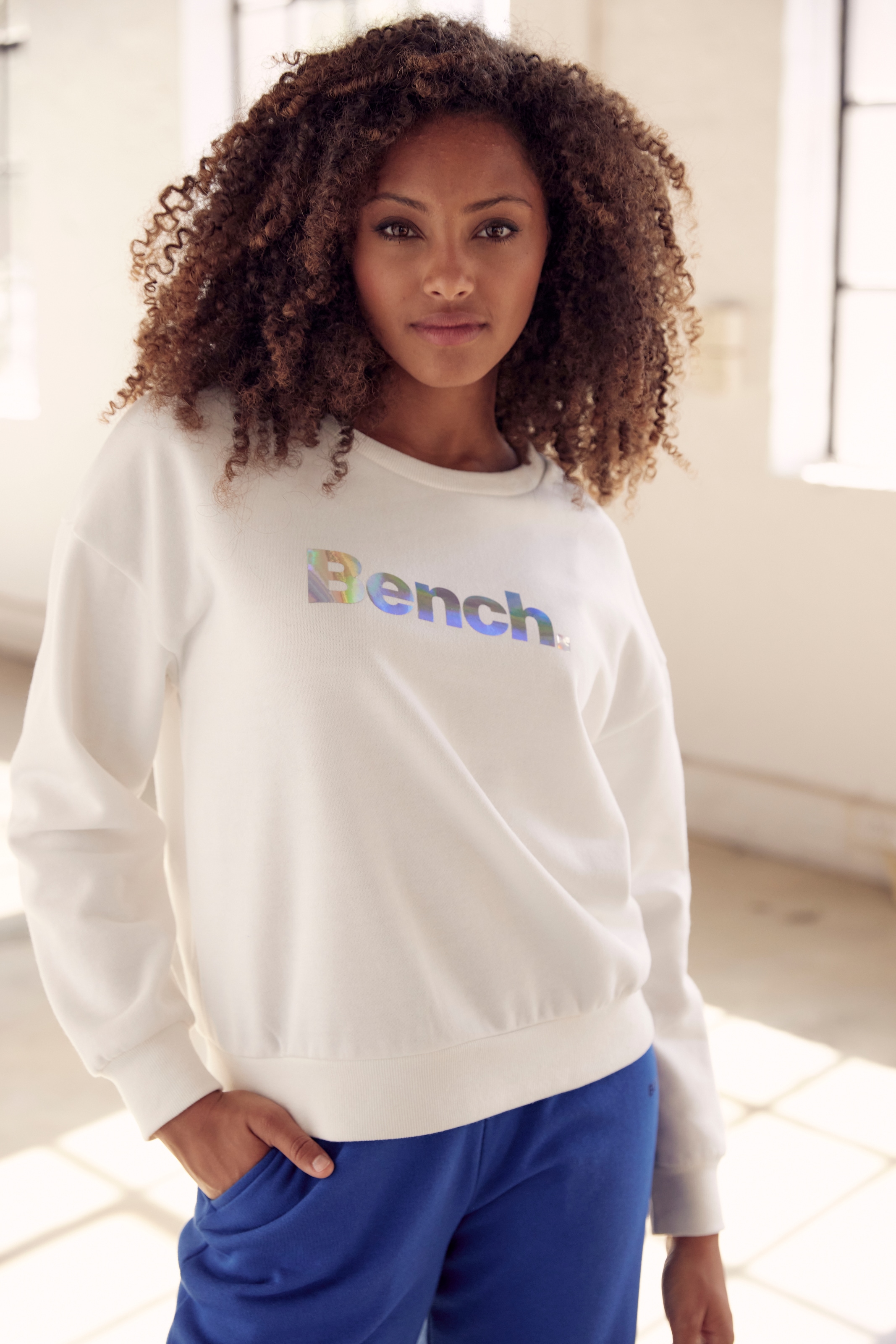 Bench. Loungewear Sweatshirt »-Loungeshirt«, mit glänzendem Logodruck,  Loungewear, Loungeanzug online bestellen bei Jelmoli-Versand Schweiz