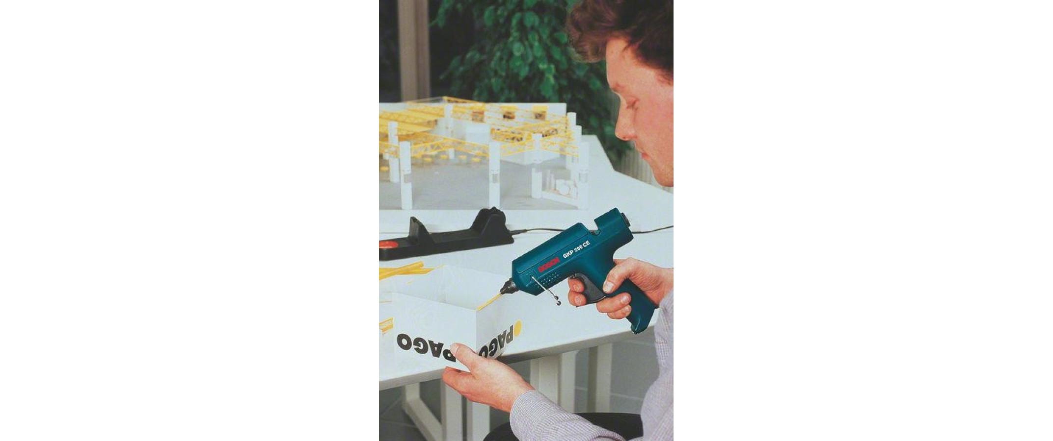 Bosch Professional Heissklebepistole »GKP 200 CE«, (Inklusiver 200mm Klebesticks), elektronisch geregelte Temperatur