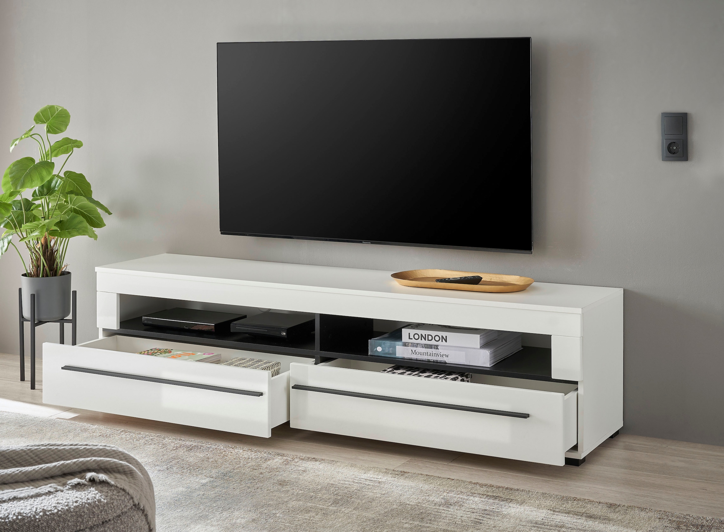 INOSIGN Lowboard »modernes TV-Unterteil, Kommode in Eiche Evoke oder weiss«, schwarze Stangengriffe, ausreichend Stauraum, vielseitig einsetzbar