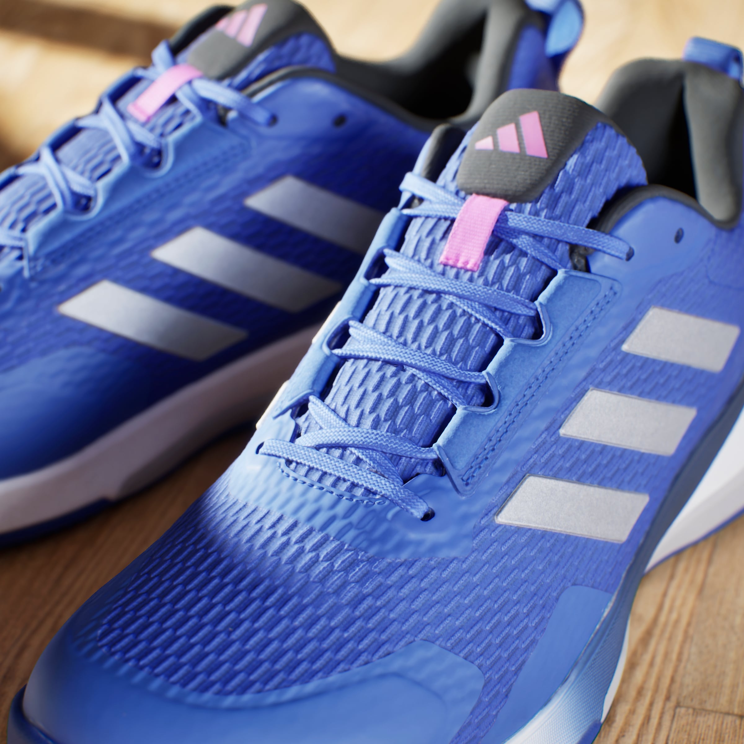 adidas Performance Indoorschuh »NOVAFLIGHT 2 INDOOR«, besonders geeignet für Volleyball