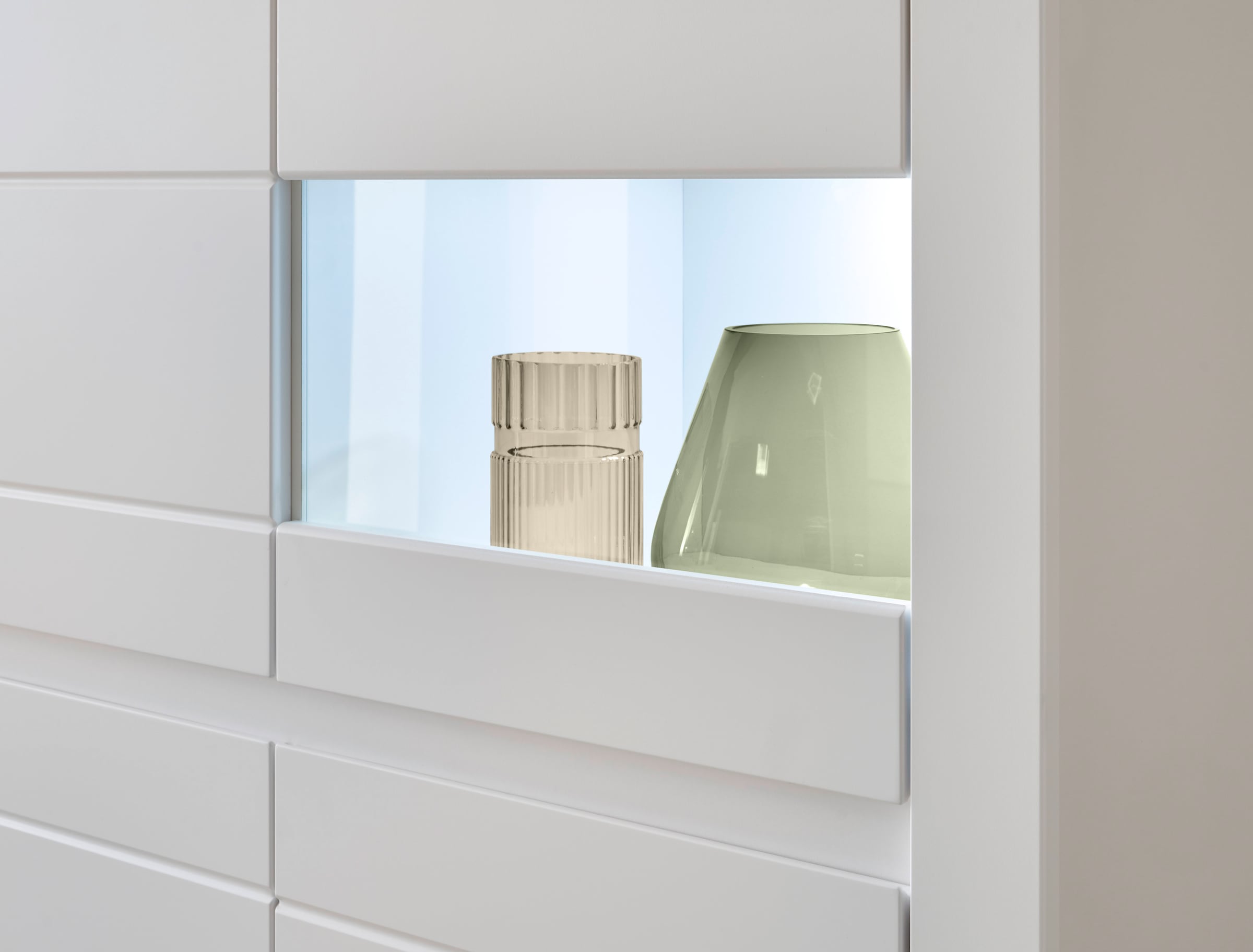 INOSIGN Highboard »Chester, moderne Kommode, Schrank mit Stauraum, Sideboard in Weiss Matt«, (1 St.), austauschbare Blende in Griffleiste, zeitloses Design, 165 cm breit