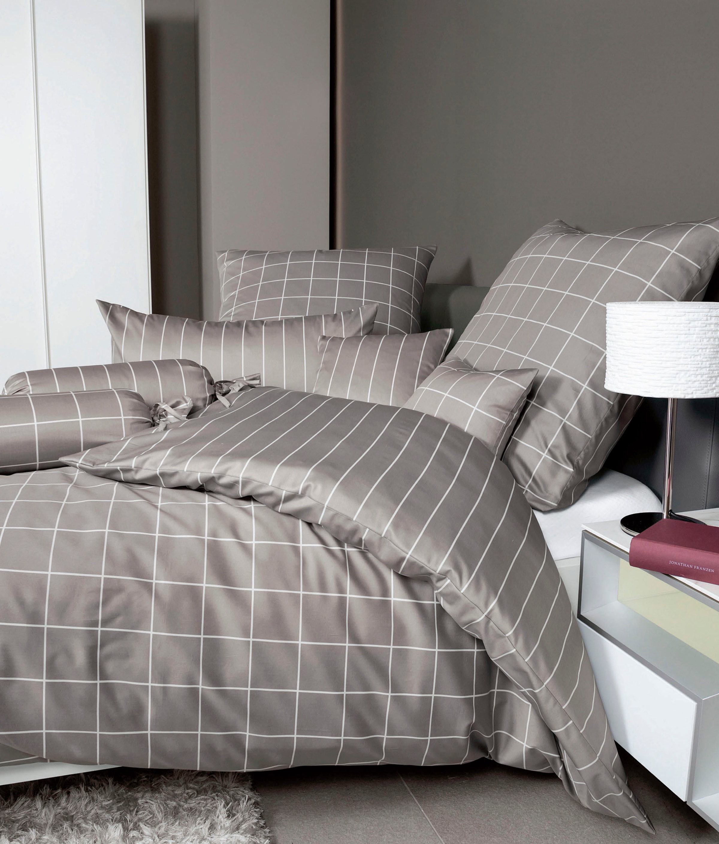 Janine Kissenbezug »modernclassic 39025, Mako-Satin aus 100% Baumwolle«, (1 St.), mit Reissverschluss, in Gr. 40x80 oder 80x80 cm, mit Karos und Streifen