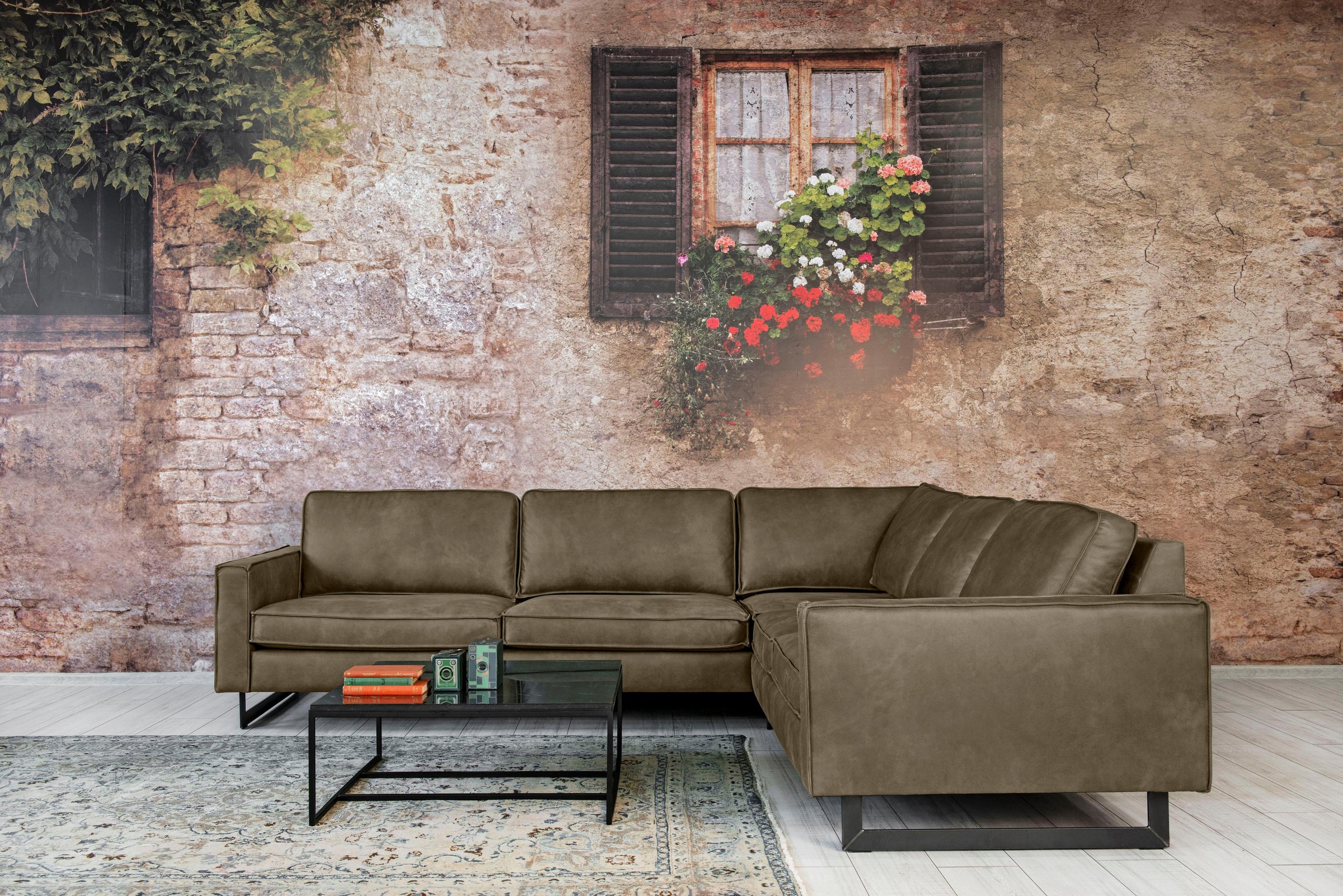 Places of Style Ecksofa »Pinto, XXL, 250/290 cm, langer Schenkel, Ottomane«, Cord, Chenille, Lederoptik, mit Keder, Metallfüsse, Wellenunterfederung